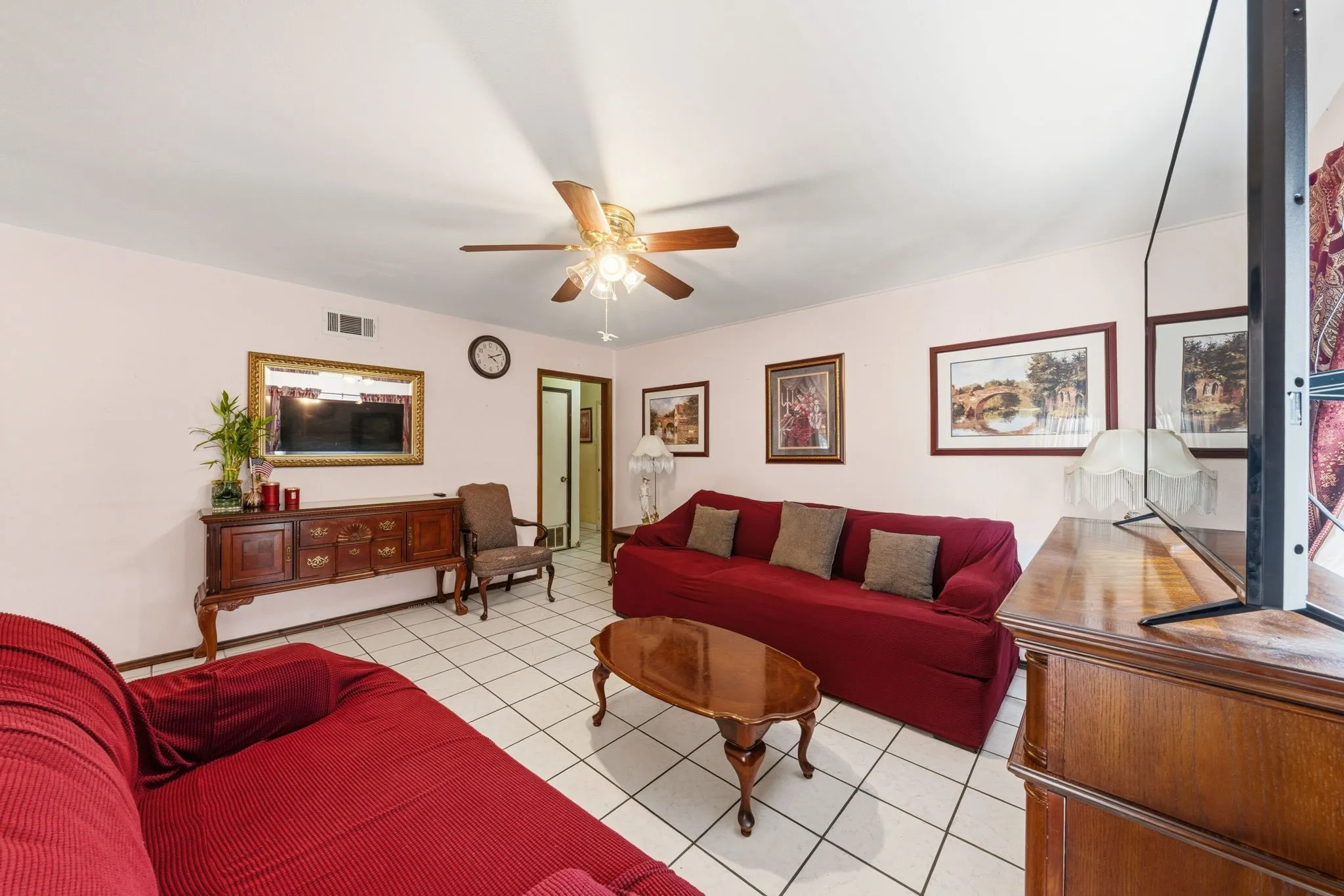 Single Family Residence For Sale in Dallas County , 2410 S Franklin Street, Dallas, Texas 75233, 5 Bedroom, 3 Bathroom, Garage spaces, 1,918 Sqft, built in 1953, mls#21328617, Real Estate Agent in Dallas, Homes For Sale in Dallas county, Homes For Sale in Dallas, Realtor in Dallas Texas, Real Estate Brokerage Independent Realty Texas, Luminita Cordes Realtor