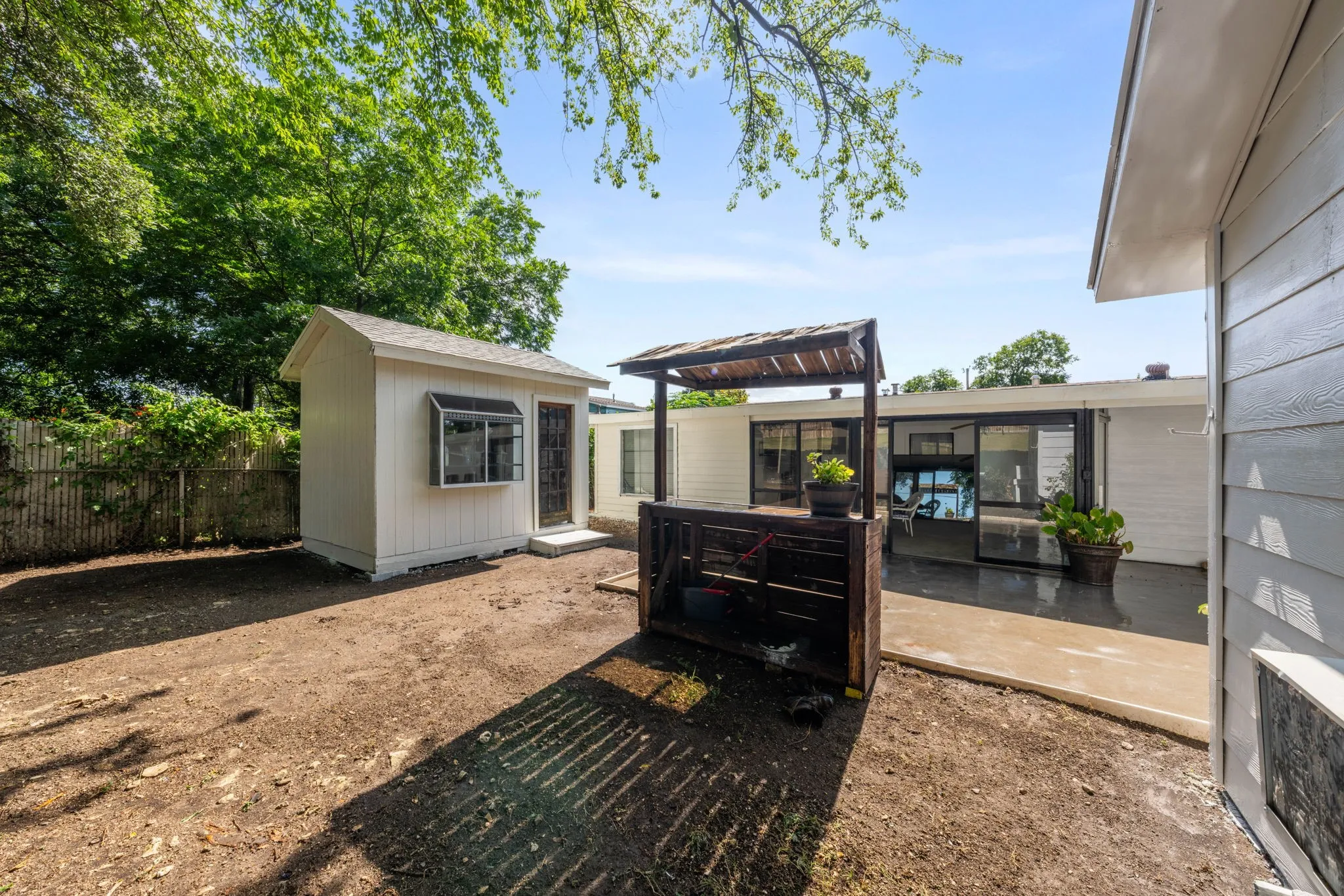 Single Family Residence For Sale in Dallas County , 2410 S Franklin Street, Dallas, Texas 75233, 5 Bedroom, 3 Bathroom, Garage spaces, 1,918 Sqft, built in 1953, mls#21328617, Real Estate Agent in Dallas, Homes For Sale in Dallas county, Homes For Sale in Dallas, Realtor in Dallas Texas, Real Estate Brokerage Independent Realty Texas, Luminita Cordes Realtor