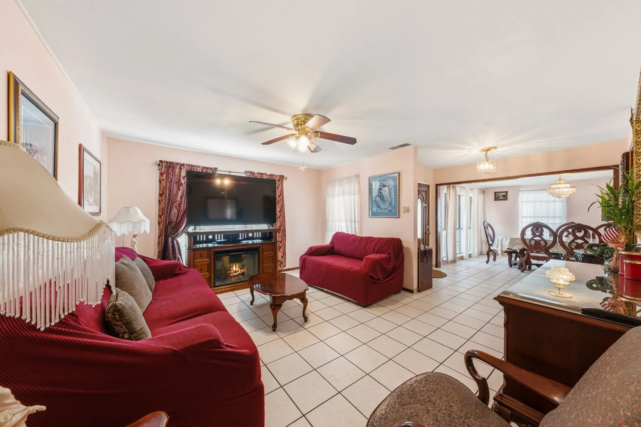 Single Family Residence For Sale in Dallas County , 2410 S Franklin Street, Dallas, Texas 75233, 5 Bedroom, 3 Bathroom, Garage spaces, 1,918 Sqft, built in 1953, mls#21328617, Real Estate Agent in Dallas, Homes For Sale in Dallas county, Homes For Sale in Dallas, Realtor in Dallas Texas, Real Estate Brokerage Independent Realty Texas, Luminita Cordes Realtor