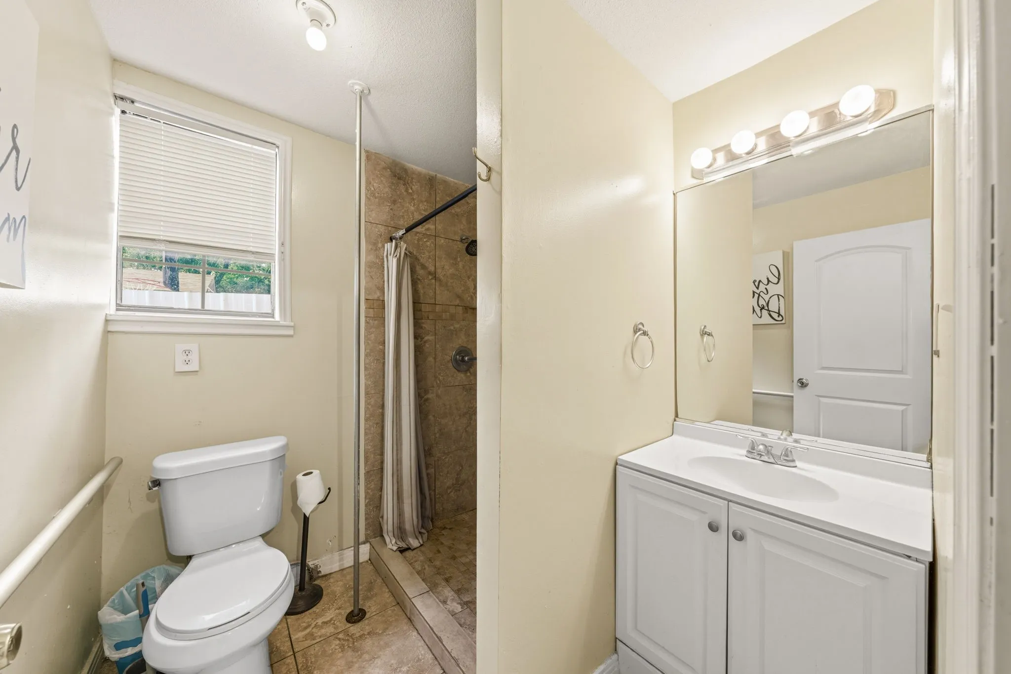 Single Family Residence For Sale in Dallas County , 2410 S Franklin Street, Dallas, Texas 75233, 5 Bedroom, 3 Bathroom, Garage spaces, 1,918 Sqft, built in 1953, mls#21328617, Real Estate Agent in Dallas, Homes For Sale in Dallas county, Homes For Sale in Dallas, Realtor in Dallas Texas, Real Estate Brokerage Independent Realty Texas, Luminita Cordes Realtor