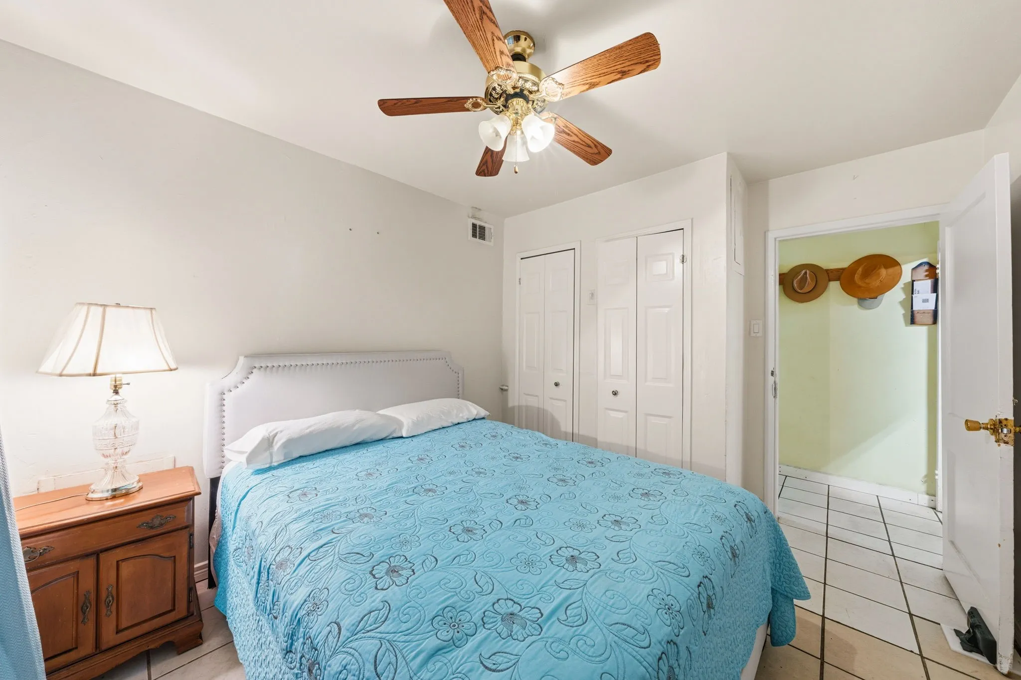 Single Family Residence For Sale in Dallas County , 2410 S Franklin Street, Dallas, Texas 75233, 5 Bedroom, 3 Bathroom, Garage spaces, 1,918 Sqft, built in 1953, mls#21328617, Real Estate Agent in Dallas, Homes For Sale in Dallas county, Homes For Sale in Dallas, Realtor in Dallas Texas, Real Estate Brokerage Independent Realty Texas, Luminita Cordes Realtor