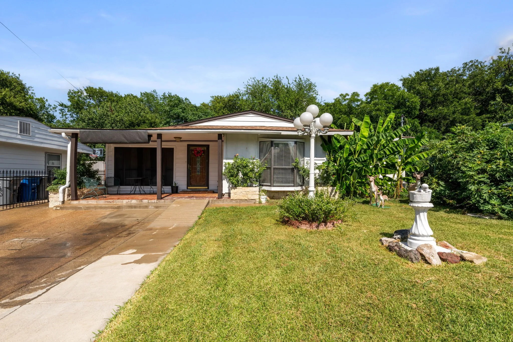 Single Family Residence For Sale in Dallas County , 2410 S Franklin Street, Dallas, Texas 75233, 5 Bedroom, 3 Bathroom, Garage spaces, 1,918 Sqft, built in 1953, mls#21328617, Real Estate Agent in Dallas, Homes For Sale in Dallas county, Homes For Sale in Dallas, Realtor in Dallas Texas, Real Estate Brokerage Independent Realty Texas, Luminita Cordes Realtor
