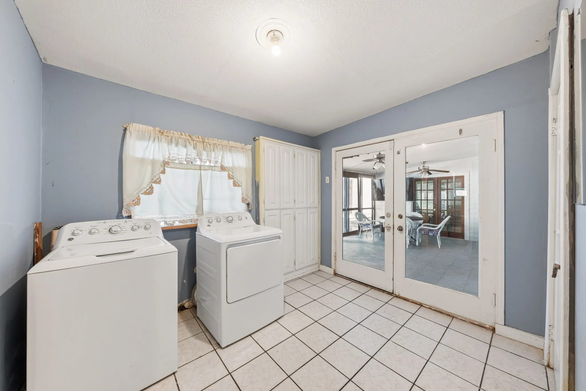 Single Family Residence For Sale in Dallas County , 2410 S Franklin Street, Dallas, Texas 75233, 5 Bedroom, 3 Bathroom, Garage spaces, 1,918 Sqft, built in 1953, mls#21328617, Real Estate Agent in Dallas, Homes For Sale in Dallas county, Homes For Sale in Dallas, Realtor in Dallas Texas, Real Estate Brokerage Independent Realty Texas, Luminita Cordes Realtor