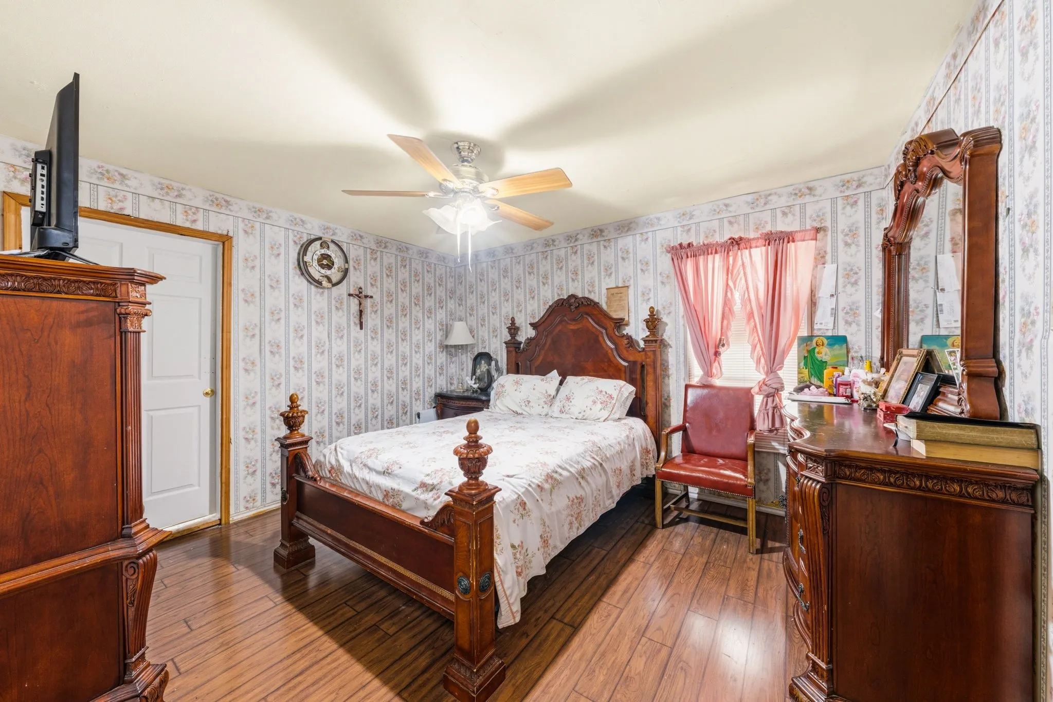 Single Family Residence For Sale in Dallas County , 2410 S Franklin Street, Dallas, Texas 75233, 5 Bedroom, 3 Bathroom, Garage spaces, 1,918 Sqft, built in 1953, mls#21328617, Real Estate Agent in Dallas, Homes For Sale in Dallas county, Homes For Sale in Dallas, Realtor in Dallas Texas, Real Estate Brokerage Independent Realty Texas, Luminita Cordes Realtor