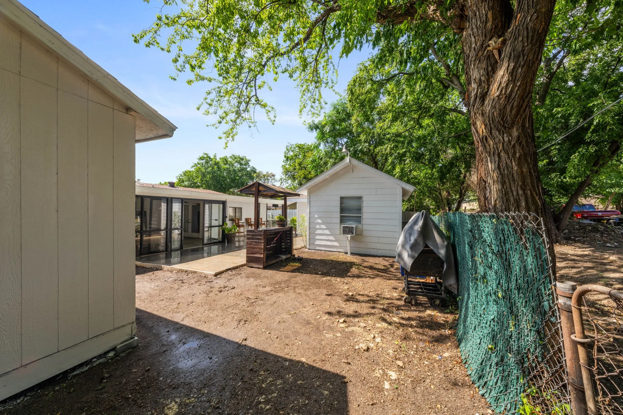 Single Family Residence For Sale in Dallas County , 2410 S Franklin Street, Dallas, Texas 75233, 5 Bedroom, 3 Bathroom, Garage spaces, 1,918 Sqft, built in 1953, mls#21328617, Real Estate Agent in Dallas, Homes For Sale in Dallas county, Homes For Sale in Dallas, Realtor in Dallas Texas, Real Estate Brokerage Independent Realty Texas, Luminita Cordes Realtor