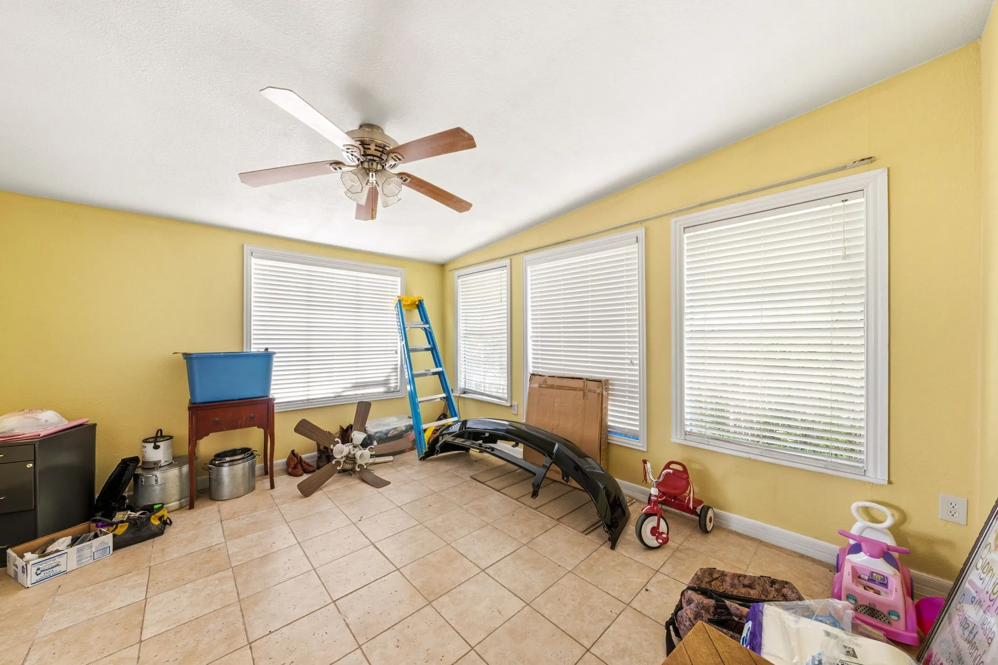 Single Family Residence For Sale in Dallas County , 2410 S Franklin Street, Dallas, Texas 75233, 5 Bedroom, 3 Bathroom, Garage spaces, 1,918 Sqft, built in 1953, mls#21328617, Real Estate Agent in Dallas, Homes For Sale in Dallas county, Homes For Sale in Dallas, Realtor in Dallas Texas, Real Estate Brokerage Independent Realty Texas, Luminita Cordes Realtor