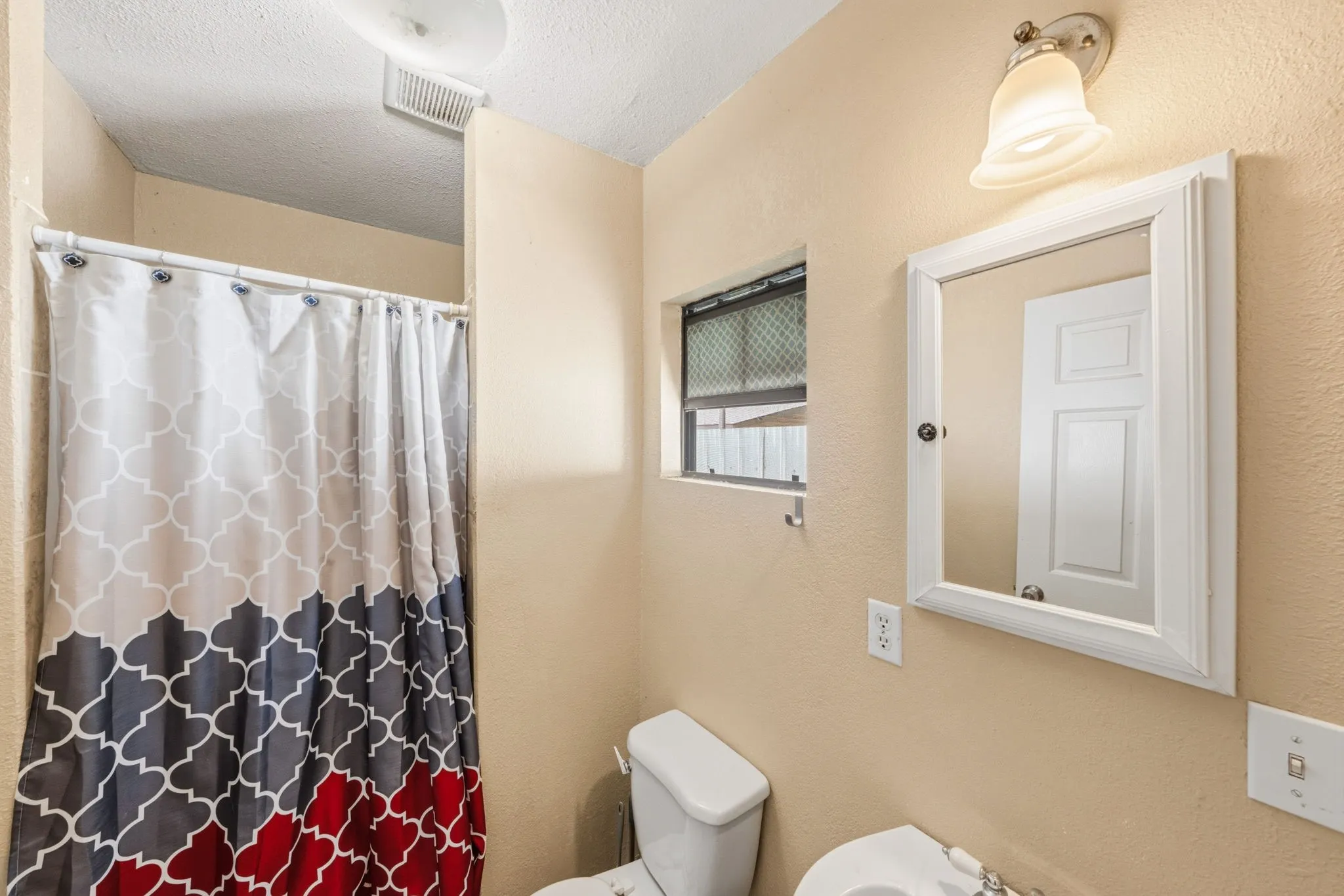 Single Family Residence For Sale in Dallas County , 2410 S Franklin Street, Dallas, Texas 75233, 5 Bedroom, 3 Bathroom, Garage spaces, 1,918 Sqft, built in 1953, mls#21328617, Real Estate Agent in Dallas, Homes For Sale in Dallas county, Homes For Sale in Dallas, Realtor in Dallas Texas, Real Estate Brokerage Independent Realty Texas, Luminita Cordes Realtor