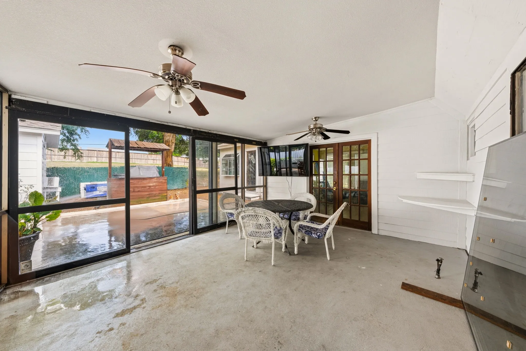 Single Family Residence For Sale in Dallas County , 2410 S Franklin Street, Dallas, Texas 75233, 5 Bedroom, 3 Bathroom, Garage spaces, 1,918 Sqft, built in 1953, mls#21328617, Real Estate Agent in Dallas, Homes For Sale in Dallas county, Homes For Sale in Dallas, Realtor in Dallas Texas, Real Estate Brokerage Independent Realty Texas, Luminita Cordes Realtor