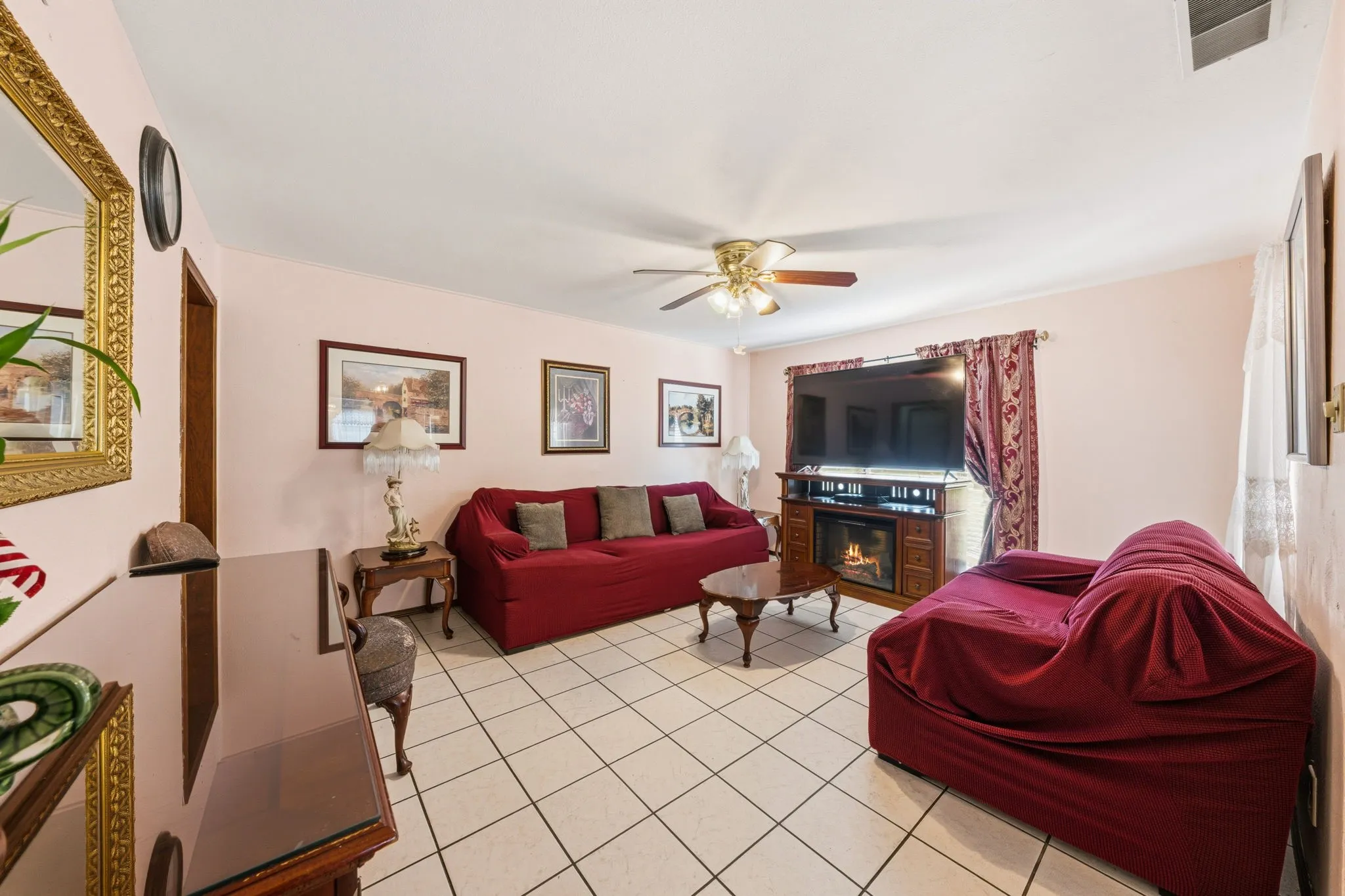 Single Family Residence For Sale in Dallas County , 2410 S Franklin Street, Dallas, Texas 75233, 5 Bedroom, 3 Bathroom, Garage spaces, 1,918 Sqft, built in 1953, mls#21328617, Real Estate Agent in Dallas, Homes For Sale in Dallas county, Homes For Sale in Dallas, Realtor in Dallas Texas, Real Estate Brokerage Independent Realty Texas, Luminita Cordes Realtor