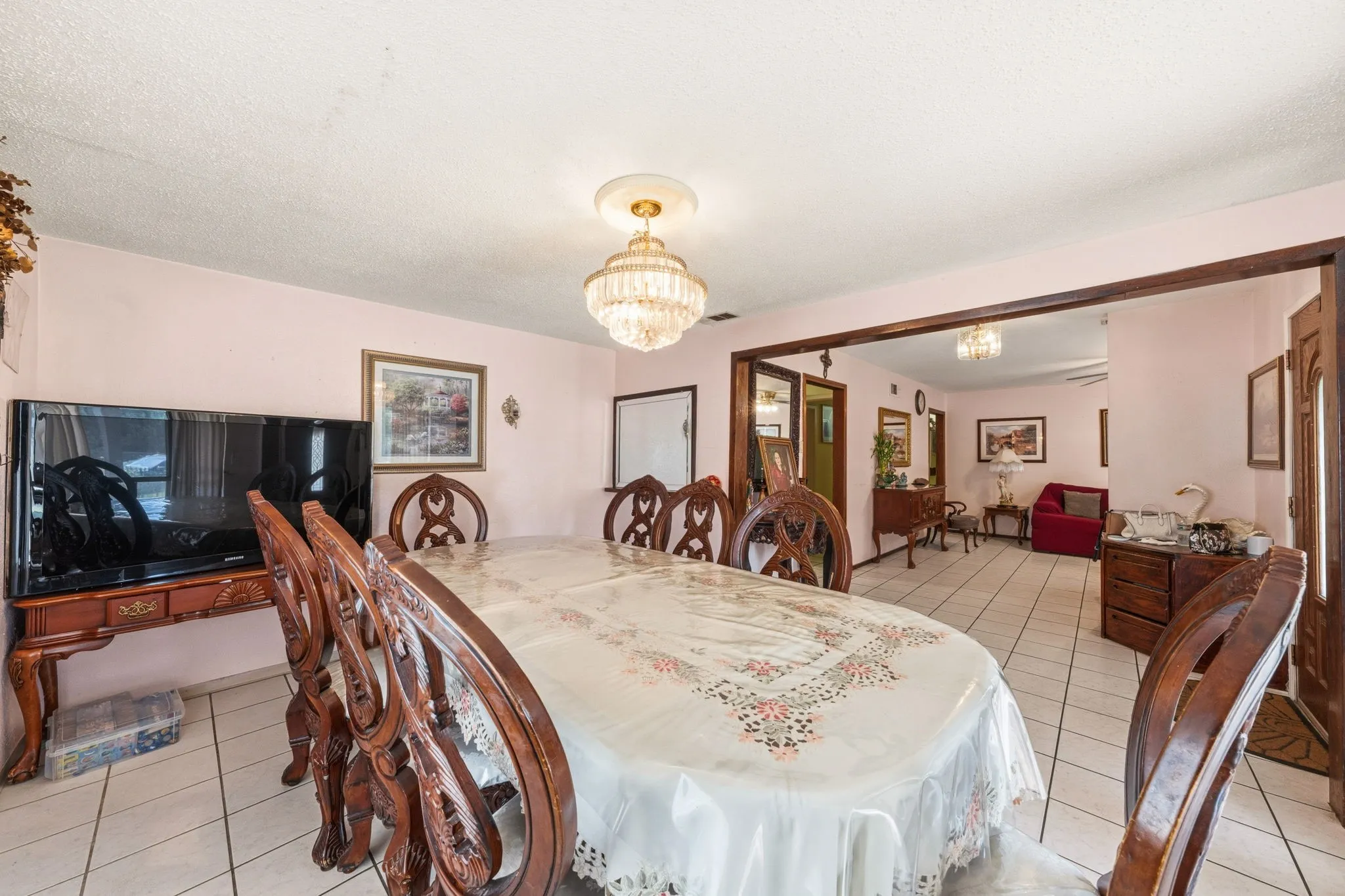 Single Family Residence For Sale in Dallas County , 2410 S Franklin Street, Dallas, Texas 75233, 5 Bedroom, 3 Bathroom, Garage spaces, 1,918 Sqft, built in 1953, mls#21328617, Real Estate Agent in Dallas, Homes For Sale in Dallas county, Homes For Sale in Dallas, Realtor in Dallas Texas, Real Estate Brokerage Independent Realty Texas, Luminita Cordes Realtor