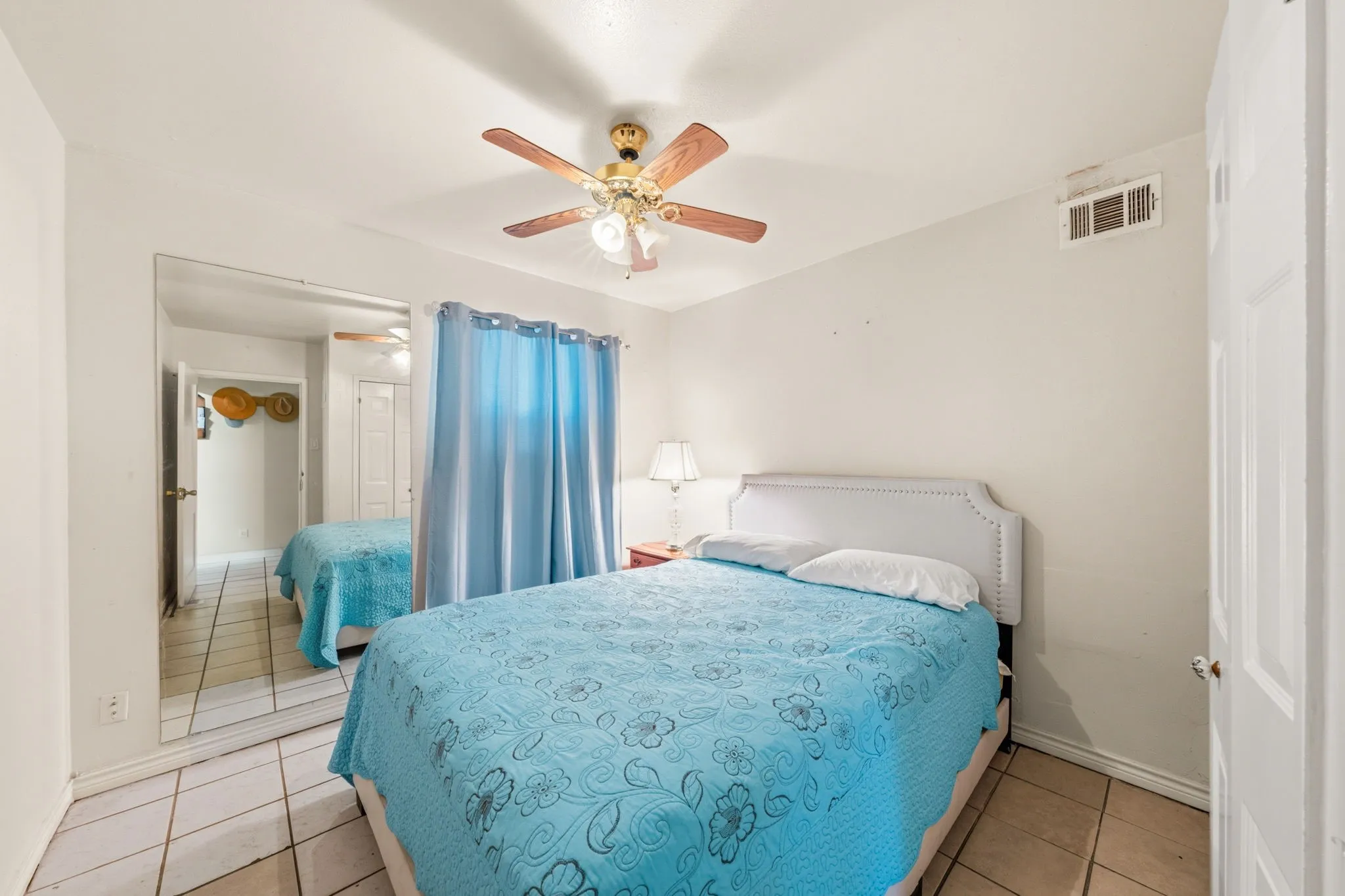 Single Family Residence For Sale in Dallas County , 2410 S Franklin Street, Dallas, Texas 75233, 5 Bedroom, 3 Bathroom, Garage spaces, 1,918 Sqft, built in 1953, mls#21328617, Real Estate Agent in Dallas, Homes For Sale in Dallas county, Homes For Sale in Dallas, Realtor in Dallas Texas, Real Estate Brokerage Independent Realty Texas, Luminita Cordes Realtor