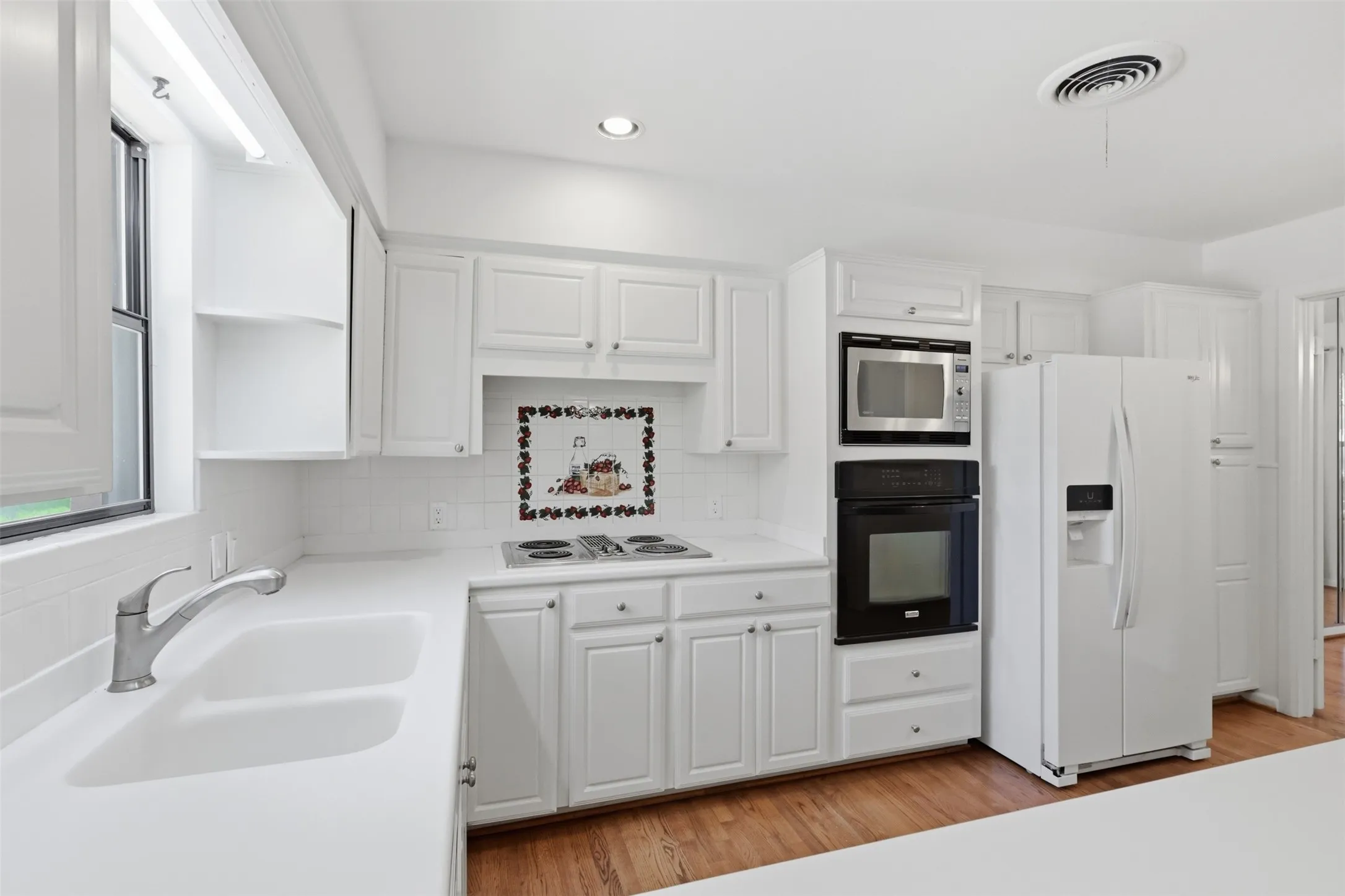 Single Family Residence For Sale in Dallas County , 706 Peach Tree Lane, Garland, Texas 75041, 3 Bedroom, 2 Bathroom, 2 Garage spaces, 1,620 Sqft, built in 1957, mls#21328672, Real Estate Agent in Garland, Homes For Sale in Dallas county, Homes For Sale in Garland, Realtor in Garland Texas, Real Estate Brokerage Independent Realty Texas, Luminita Cordes Realtor