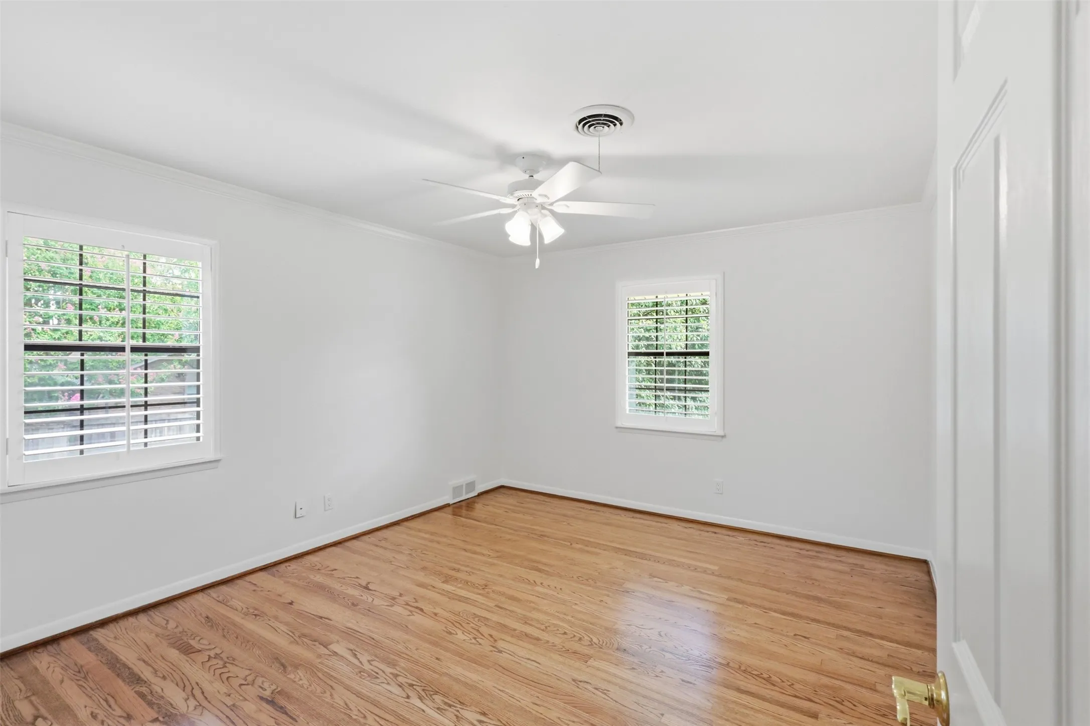Single Family Residence For Sale in Dallas County , 706 Peach Tree Lane, Garland, Texas 75041, 3 Bedroom, 2 Bathroom, 2 Garage spaces, 1,620 Sqft, built in 1957, mls#21328672, Real Estate Agent in Garland, Homes For Sale in Dallas county, Homes For Sale in Garland, Realtor in Garland Texas, Real Estate Brokerage Independent Realty Texas, Luminita Cordes Realtor