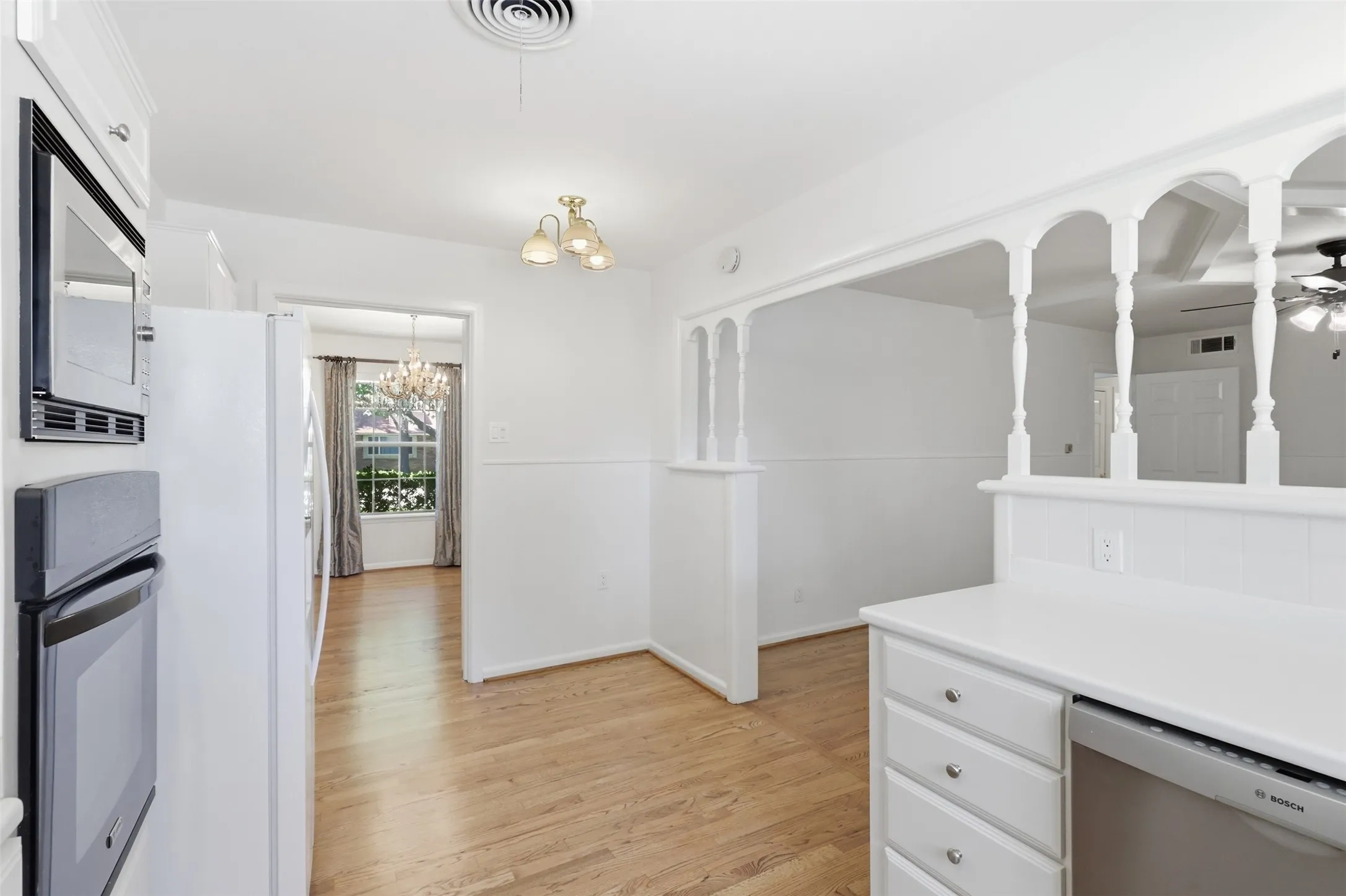 Single Family Residence For Sale in Dallas County , 706 Peach Tree Lane, Garland, Texas 75041, 3 Bedroom, 2 Bathroom, 2 Garage spaces, 1,620 Sqft, built in 1957, mls#21328672, Real Estate Agent in Garland, Homes For Sale in Dallas county, Homes For Sale in Garland, Realtor in Garland Texas, Real Estate Brokerage Independent Realty Texas, Luminita Cordes Realtor