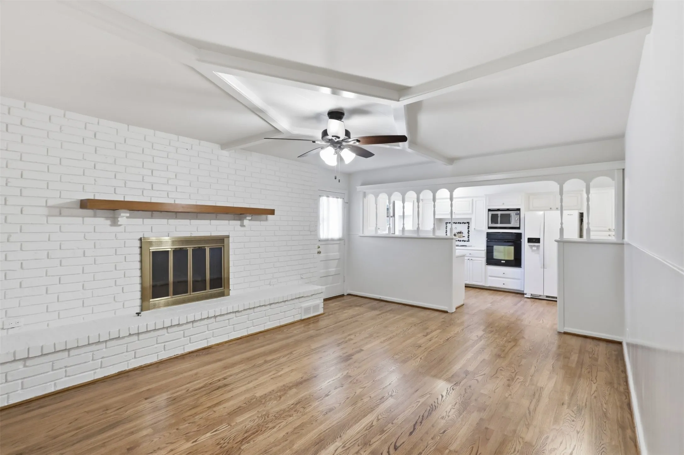 Single Family Residence For Sale in Dallas County , 706 Peach Tree Lane, Garland, Texas 75041, 3 Bedroom, 2 Bathroom, 2 Garage spaces, 1,620 Sqft, built in 1957, mls#21328672, Real Estate Agent in Garland, Homes For Sale in Dallas county, Homes For Sale in Garland, Realtor in Garland Texas, Real Estate Brokerage Independent Realty Texas, Luminita Cordes Realtor