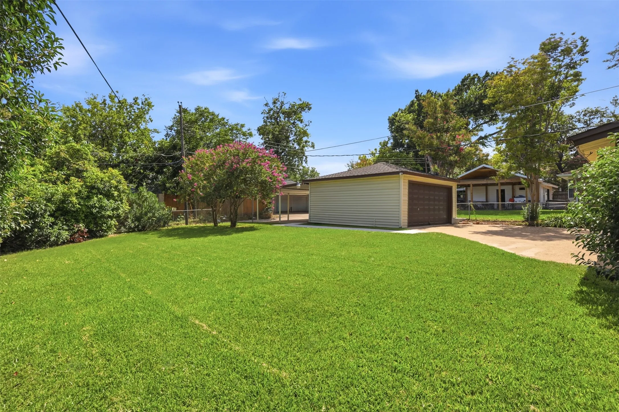 Single Family Residence For Sale in Dallas County , 706 Peach Tree Lane, Garland, Texas 75041, 3 Bedroom, 2 Bathroom, 2 Garage spaces, 1,620 Sqft, built in 1957, mls#21328672, Real Estate Agent in Garland, Homes For Sale in Dallas county, Homes For Sale in Garland, Realtor in Garland Texas, Real Estate Brokerage Independent Realty Texas, Luminita Cordes Realtor