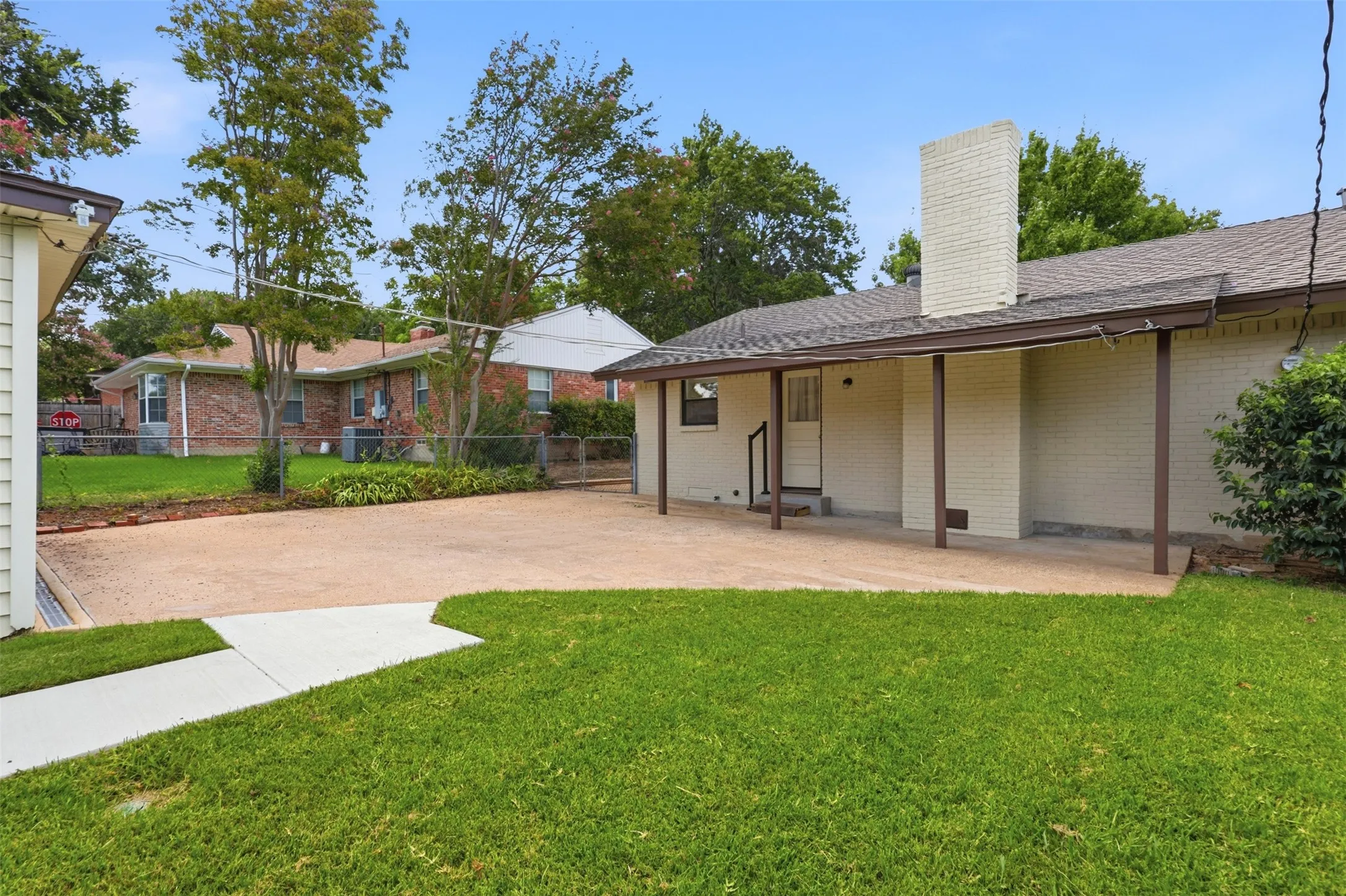 Single Family Residence For Sale in Dallas County , 706 Peach Tree Lane, Garland, Texas 75041, 3 Bedroom, 2 Bathroom, 2 Garage spaces, 1,620 Sqft, built in 1957, mls#21328672, Real Estate Agent in Garland, Homes For Sale in Dallas county, Homes For Sale in Garland, Realtor in Garland Texas, Real Estate Brokerage Independent Realty Texas, Luminita Cordes Realtor