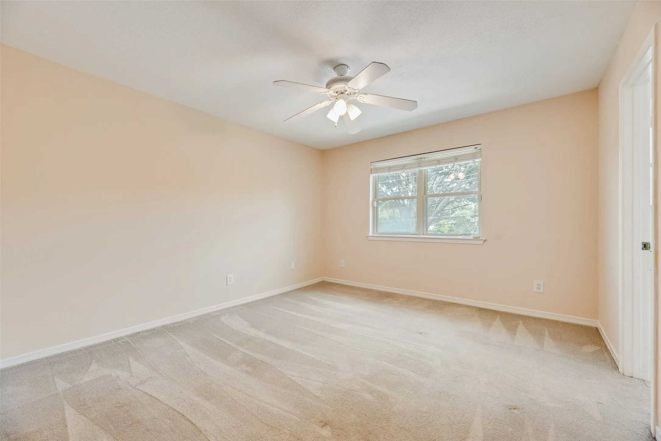 Single Family Residence For Sale in Dallas County , 4988 Thunder Road, Dallas, Texas 75244, 3 Bedroom, 3 Bathroom, Garage spaces, 2,852 Sqft, built in 1974, mls#21328674, Real Estate Agent in Dallas, Homes For Sale in Dallas county, Homes For Sale in Dallas, Realtor in Dallas Texas, Real Estate Brokerage Independent Realty Texas, Luminita Cordes Realtor