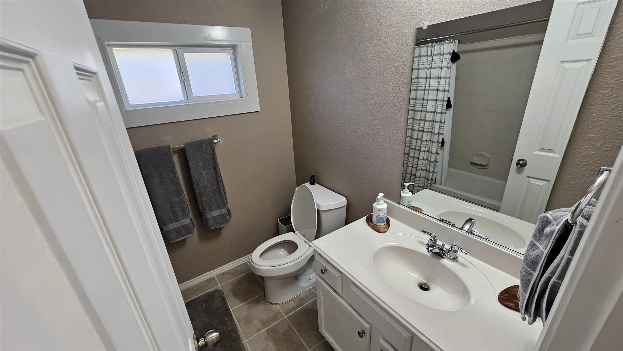 Single Family Residence For Sale in Tarrant County , 452 Paddle Drive, Crowley, Texas 76036, 3 Bedroom, 2 Bathroom, 2 Garage spaces, 1,791 Sqft, built in 2010, mls#21328691, Real Estate Agent in Crowley, Homes For Sale in Tarrant county, Homes For Sale in Crowley, Realtor in Crowley Texas, Real Estate Brokerage Independent Realty Texas, Luminita Cordes Realtor