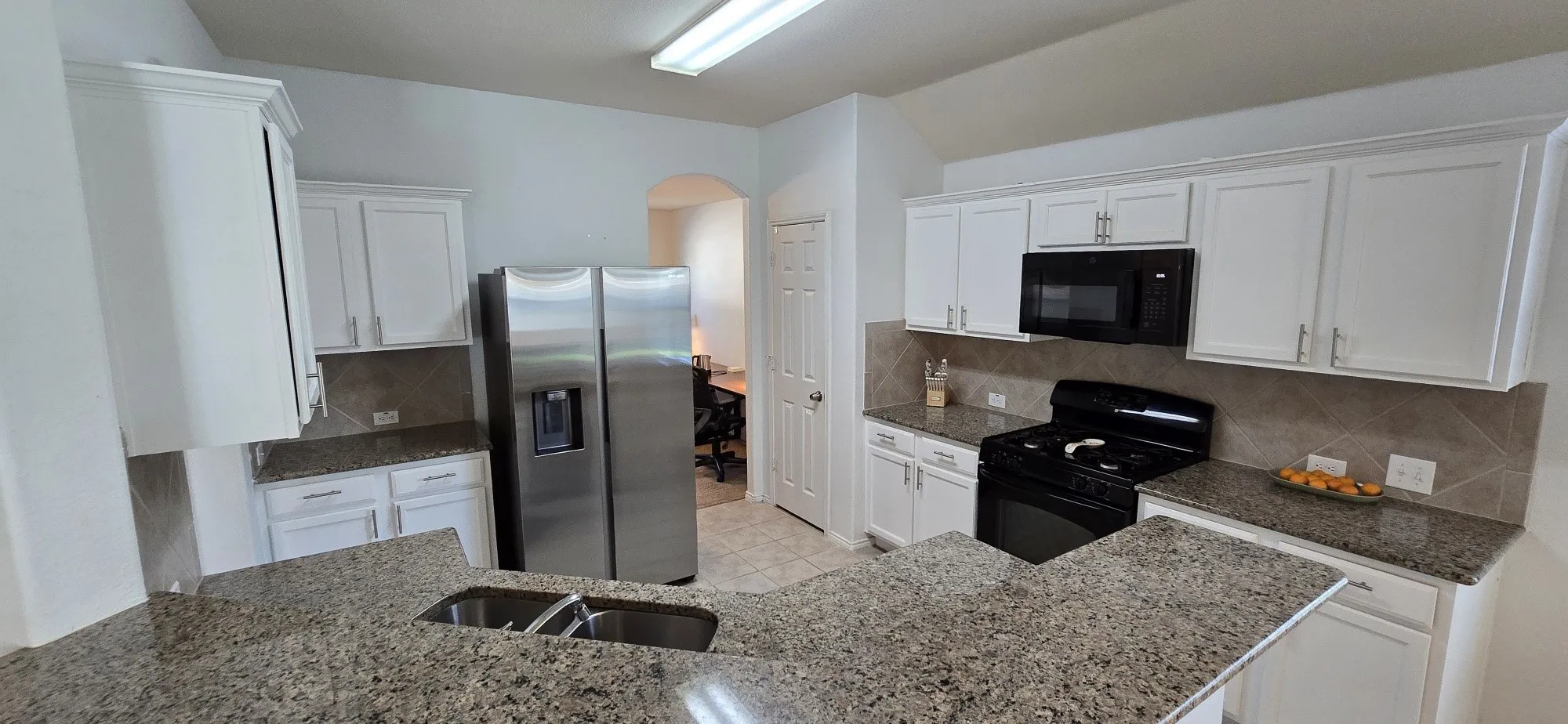 Single Family Residence For Sale in Tarrant County , 452 Paddle Drive, Crowley, Texas 76036, 3 Bedroom, 2 Bathroom, 2 Garage spaces, 1,791 Sqft, built in 2010, mls#21328691, Real Estate Agent in Crowley, Homes For Sale in Tarrant county, Homes For Sale in Crowley, Realtor in Crowley Texas, Real Estate Brokerage Independent Realty Texas, Luminita Cordes Realtor