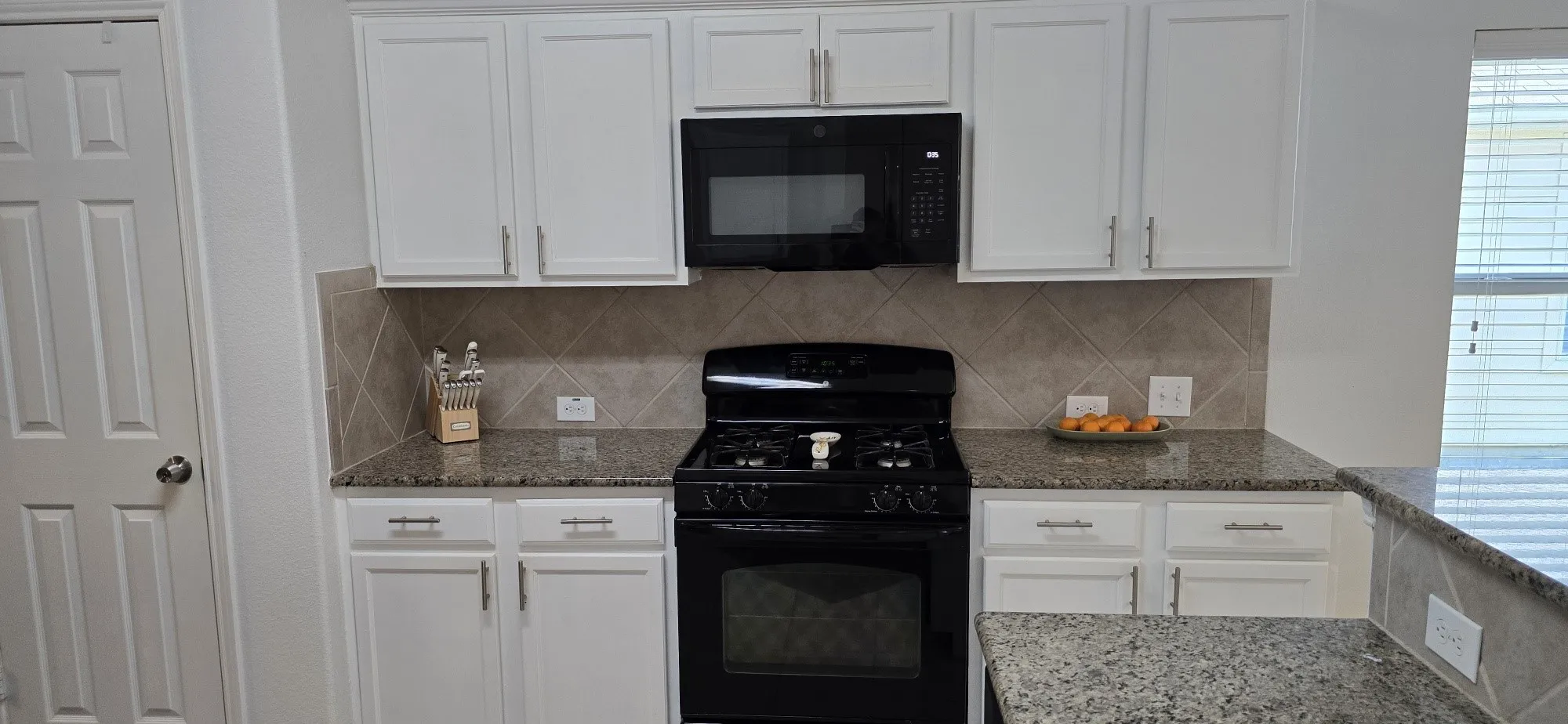 Single Family Residence For Sale in Tarrant County , 452 Paddle Drive, Crowley, Texas 76036, 3 Bedroom, 2 Bathroom, 2 Garage spaces, 1,791 Sqft, built in 2010, mls#21328691, Real Estate Agent in Crowley, Homes For Sale in Tarrant county, Homes For Sale in Crowley, Realtor in Crowley Texas, Real Estate Brokerage Independent Realty Texas, Luminita Cordes Realtor