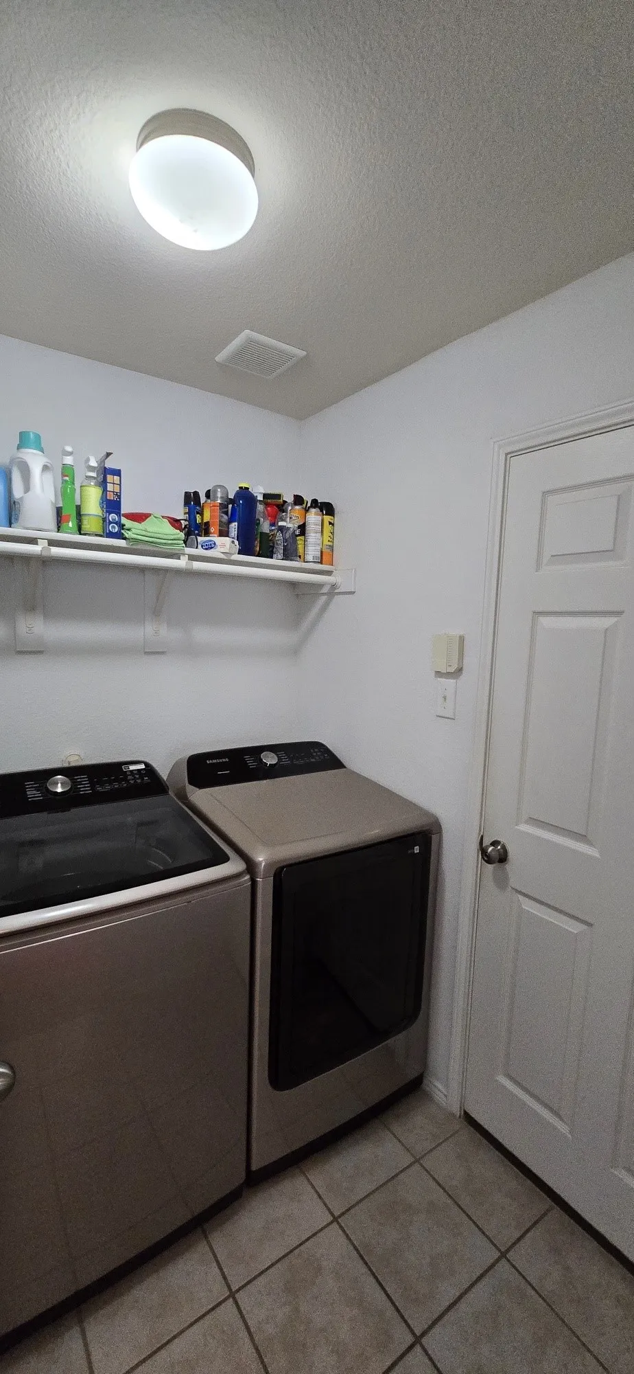 Single Family Residence For Sale in Tarrant County , 452 Paddle Drive, Crowley, Texas 76036, 3 Bedroom, 2 Bathroom, 2 Garage spaces, 1,791 Sqft, built in 2010, mls#21328691, Real Estate Agent in Crowley, Homes For Sale in Tarrant county, Homes For Sale in Crowley, Realtor in Crowley Texas, Real Estate Brokerage Independent Realty Texas, Luminita Cordes Realtor