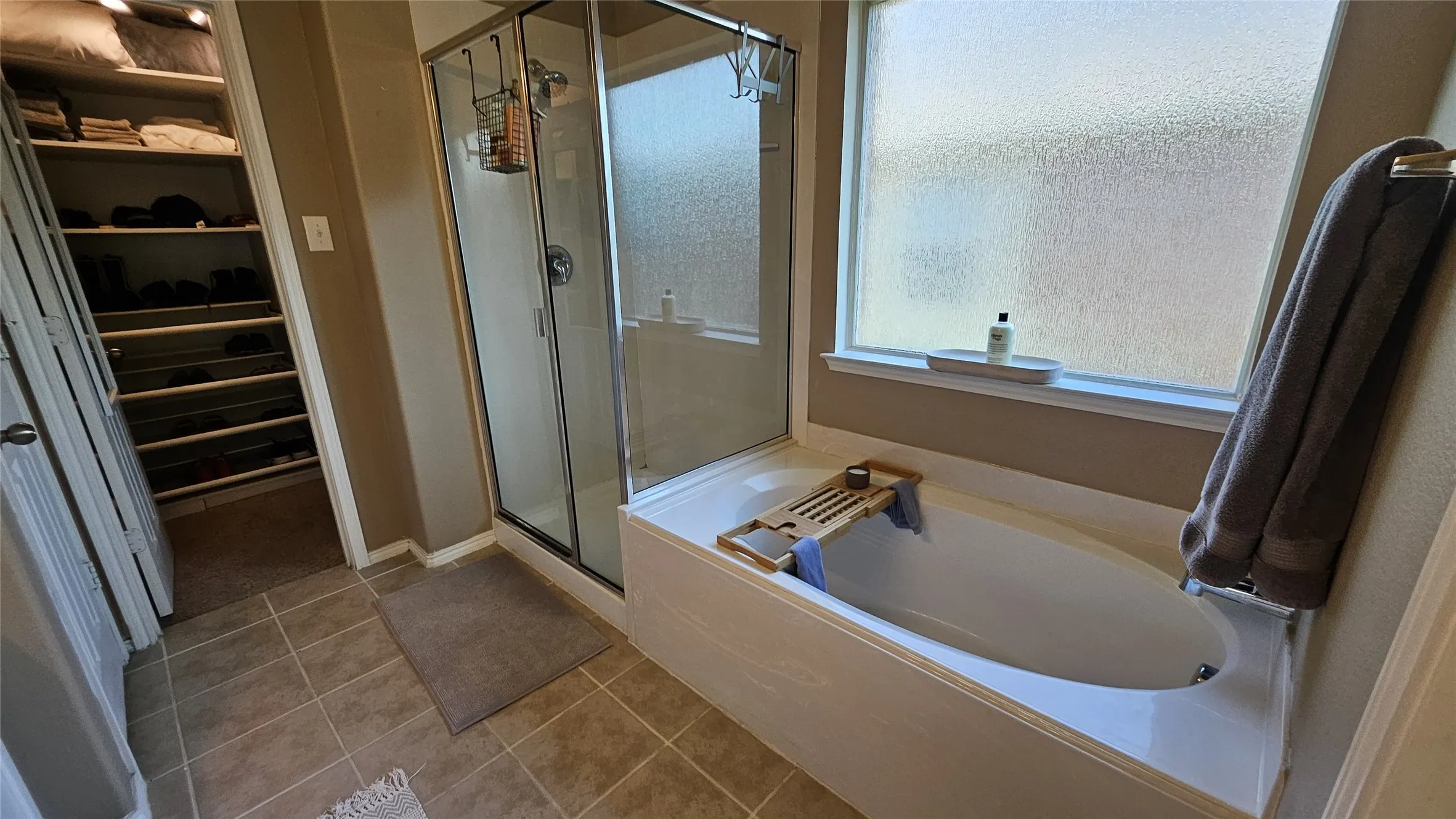 Single Family Residence For Sale in Tarrant County , 452 Paddle Drive, Crowley, Texas 76036, 3 Bedroom, 2 Bathroom, 2 Garage spaces, 1,791 Sqft, built in 2010, mls#21328691, Real Estate Agent in Crowley, Homes For Sale in Tarrant county, Homes For Sale in Crowley, Realtor in Crowley Texas, Real Estate Brokerage Independent Realty Texas, Luminita Cordes Realtor