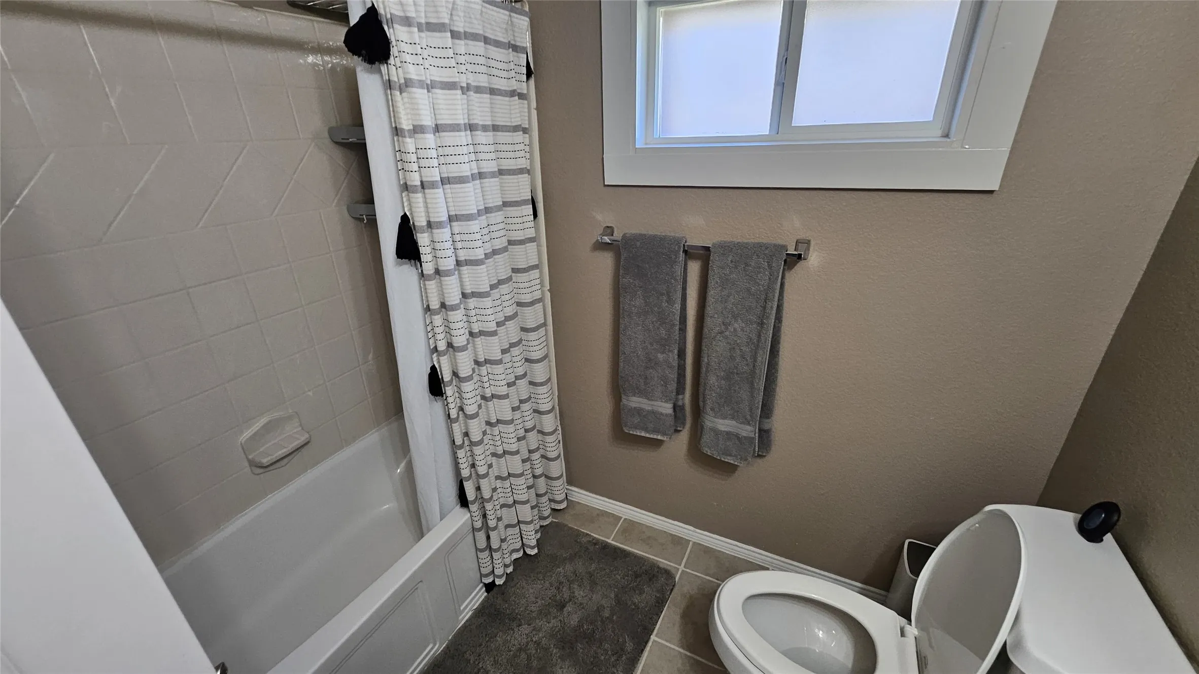 Single Family Residence For Sale in Tarrant County , 452 Paddle Drive, Crowley, Texas 76036, 3 Bedroom, 2 Bathroom, 2 Garage spaces, 1,791 Sqft, built in 2010, mls#21328691, Real Estate Agent in Crowley, Homes For Sale in Tarrant county, Homes For Sale in Crowley, Realtor in Crowley Texas, Real Estate Brokerage Independent Realty Texas, Luminita Cordes Realtor