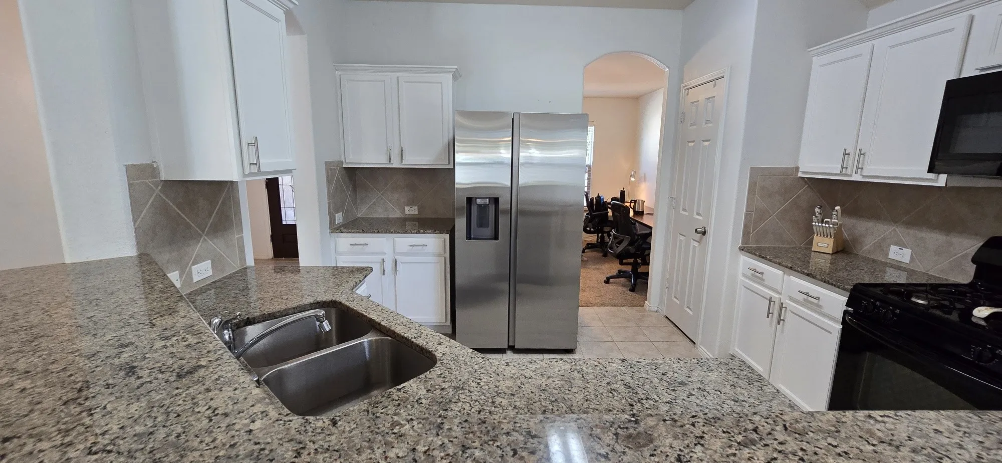 Single Family Residence For Sale in Tarrant County , 452 Paddle Drive, Crowley, Texas 76036, 3 Bedroom, 2 Bathroom, 2 Garage spaces, 1,791 Sqft, built in 2010, mls#21328691, Real Estate Agent in Crowley, Homes For Sale in Tarrant county, Homes For Sale in Crowley, Realtor in Crowley Texas, Real Estate Brokerage Independent Realty Texas, Luminita Cordes Realtor