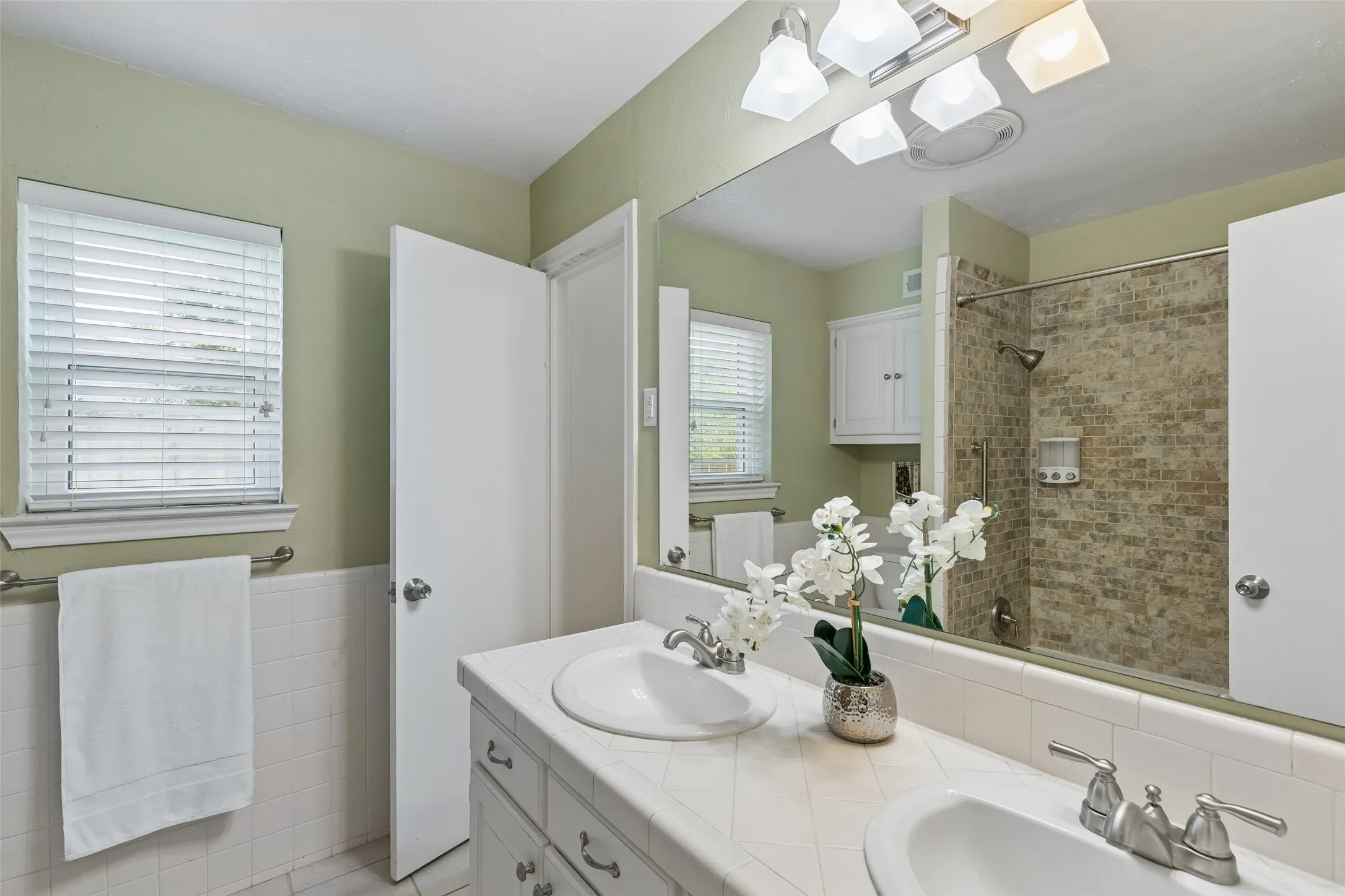 Single Family Residence For Sale in Dallas County , 527 Twilight Trail, Richardson, Texas 75080, 4 Bedroom, 2 Bathroom, Garage spaces, 2,257 Sqft, built in 1965, mls#21327611, Real Estate Agent in Richardson, Homes For Sale in Dallas county, Homes For Sale in Richardson, Realtor in Richardson Texas, Real Estate Brokerage Independent Realty Texas, Luminita Cordes Realtor