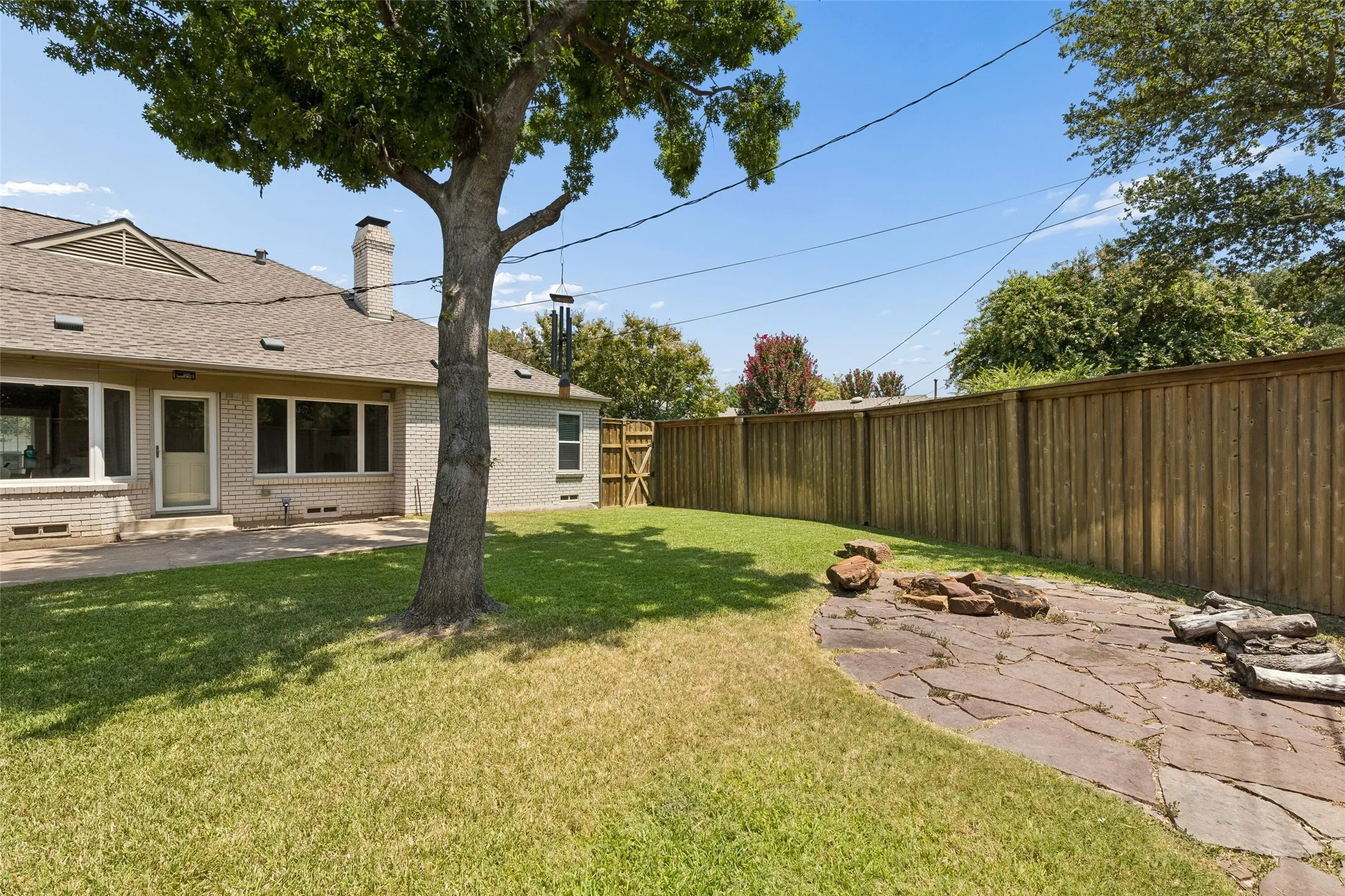 Single Family Residence For Sale in Dallas County , 527 Twilight Trail, Richardson, Texas 75080, 4 Bedroom, 2 Bathroom, Garage spaces, 2,257 Sqft, built in 1965, mls#21327611, Real Estate Agent in Richardson, Homes For Sale in Dallas county, Homes For Sale in Richardson, Realtor in Richardson Texas, Real Estate Brokerage Independent Realty Texas, Luminita Cordes Realtor