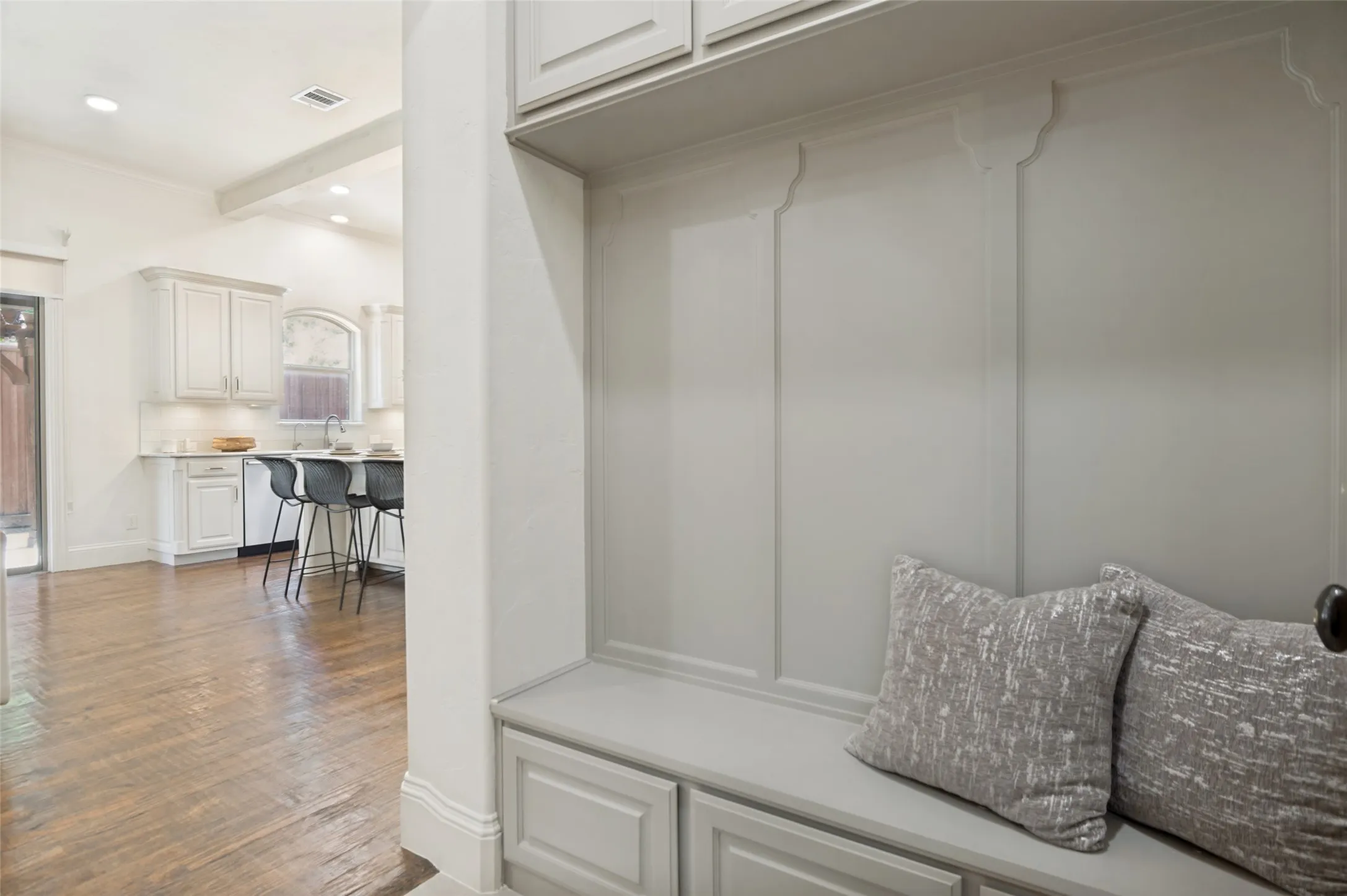 Single Family Residence For Sale in Collin County , 5764 Quebec Lane, Plano, Texas 75024, 4 Bedroom, 5 Bathroom, 3 Garage spaces, 4,243 Sqft, built in 2007, mls#21328699, Real Estate Agent in Plano, Homes For Sale in Collin county, Homes For Sale in Plano, Realtor in Plano Texas, Real Estate Brokerage Independent Realty Texas, Luminita Cordes Realtor