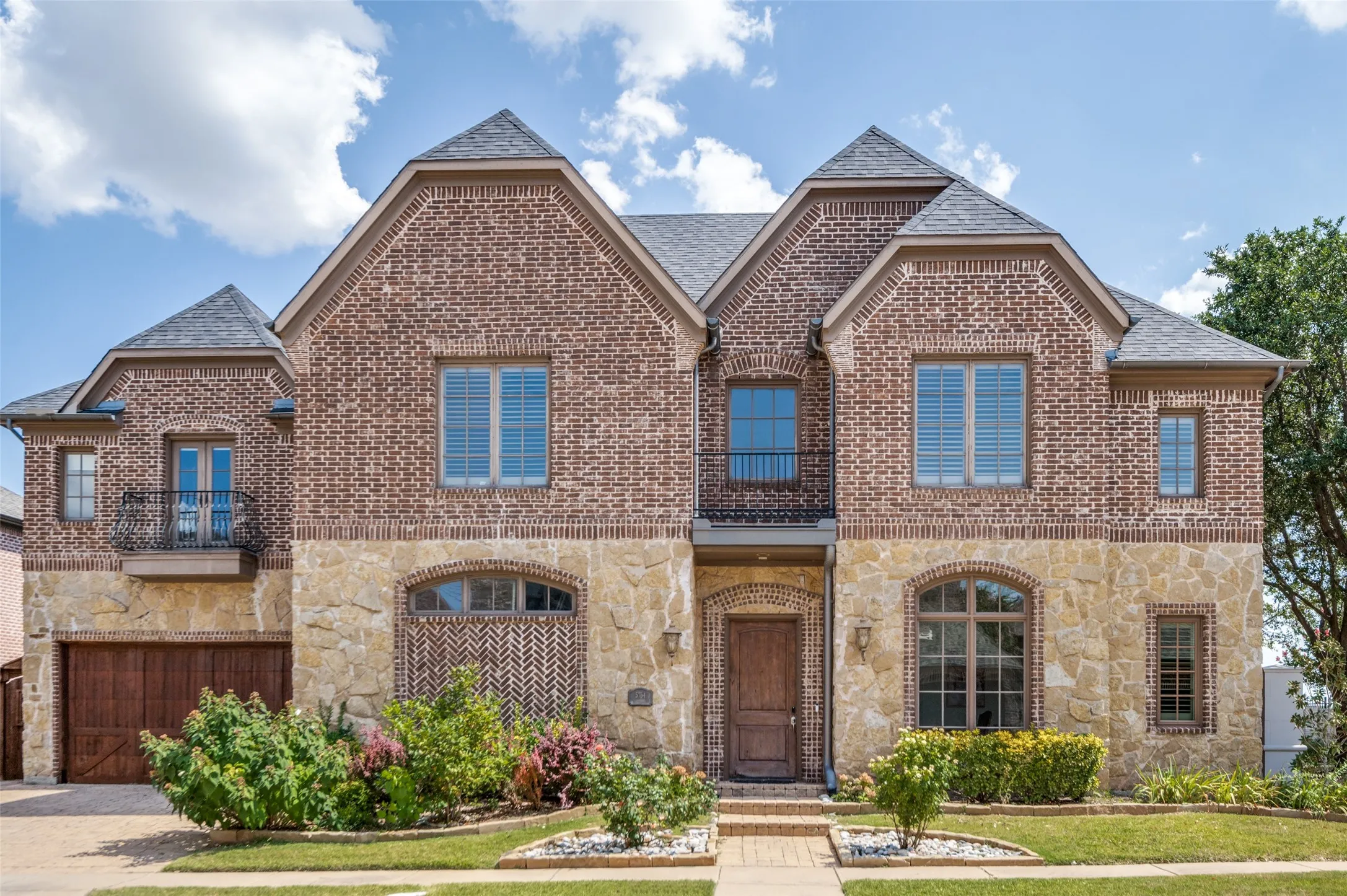 Single Family Residence For Sale in Collin County , 5764 Quebec Lane, Plano, Texas 75024, 4 Bedroom, 5 Bathroom, 3 Garage spaces, 4,243 Sqft, built in 2007, mls#21328699, Real Estate Agent in Plano, Homes For Sale in Collin county, Homes For Sale in Plano, Realtor in Plano Texas, Real Estate Brokerage Independent Realty Texas, Luminita Cordes Realtor