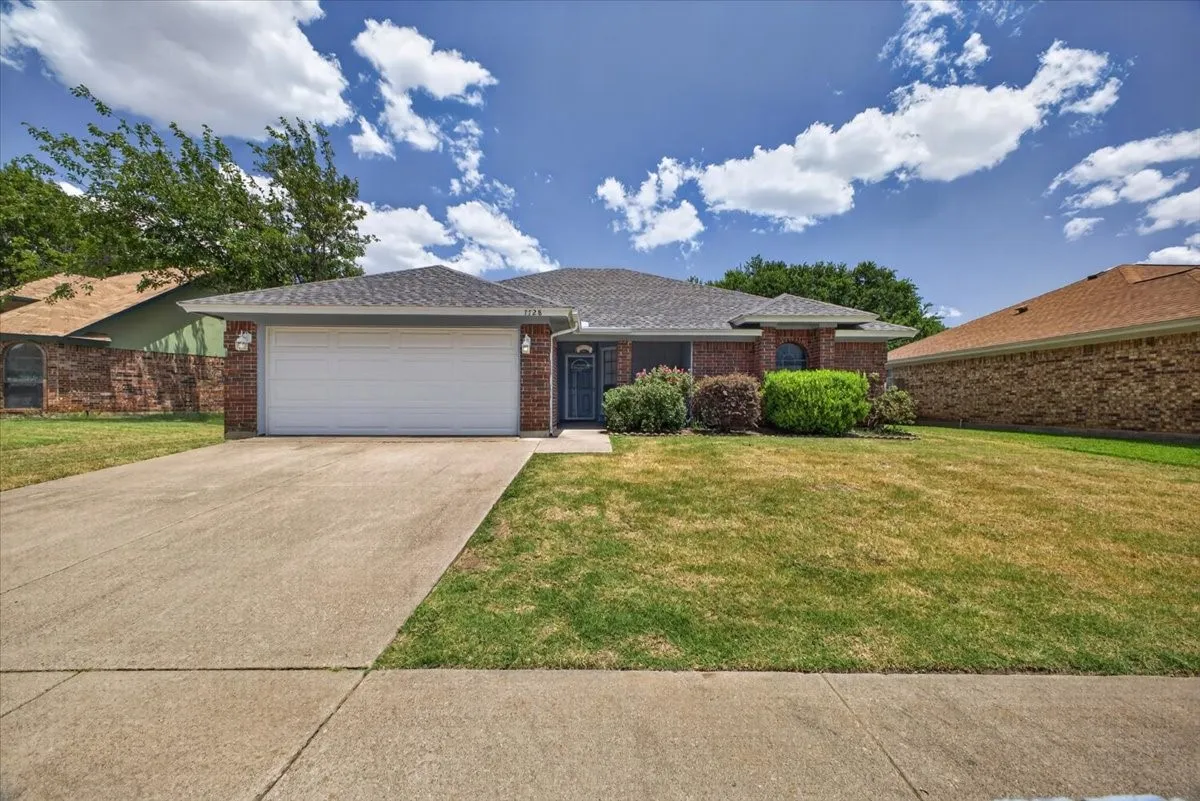 Single Family Residence For Sale in Tarrant County , 7728 Partridge Drive, Watauga, Texas 76148, 3 Bedroom, 2 Bathroom, 2 Garage spaces, 1,329 Sqft, built in 1986, mls#21328427, Real Estate Agent in Watauga, Homes For Sale in Tarrant county, Homes For Sale in Watauga, Realtor in Watauga Texas, Real Estate Brokerage Independent Realty Texas, Luminita Cordes Realtor