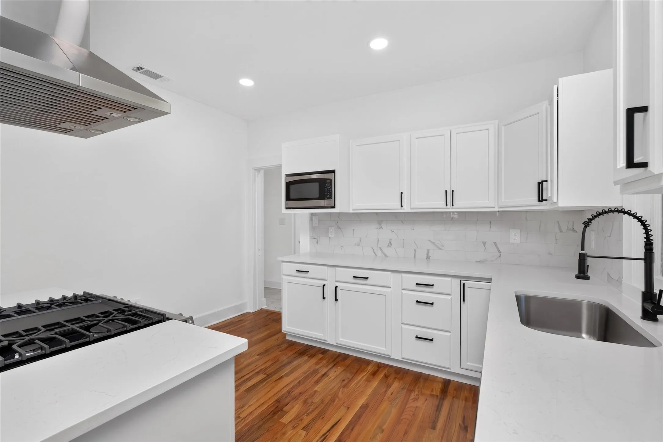 Single Family Residence For Sale in Tarrant County , 3410 Meadowbrook Drive, Fort Worth, Texas 76103, 3 Bedroom, 3 Bathroom, Garage spaces, 1,738 Sqft, built in 1926, mls#21328563, Real Estate Agent in Fort Worth, Homes For Sale in Tarrant county, Homes For Sale in Fort Worth, Realtor in Fort Worth Texas, Real Estate Brokerage Independent Realty Texas, Luminita Cordes Realtor