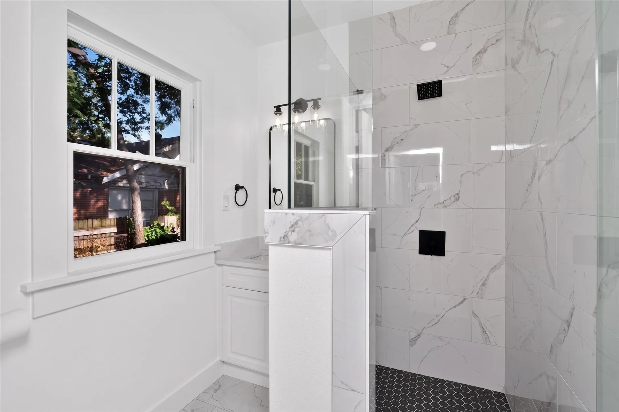 Single Family Residence For Sale in Tarrant County , 3410 Meadowbrook Drive, Fort Worth, Texas 76103, 3 Bedroom, 3 Bathroom, Garage spaces, 1,738 Sqft, built in 1926, mls#21328563, Real Estate Agent in Fort Worth, Homes For Sale in Tarrant county, Homes For Sale in Fort Worth, Realtor in Fort Worth Texas, Real Estate Brokerage Independent Realty Texas, Luminita Cordes Realtor