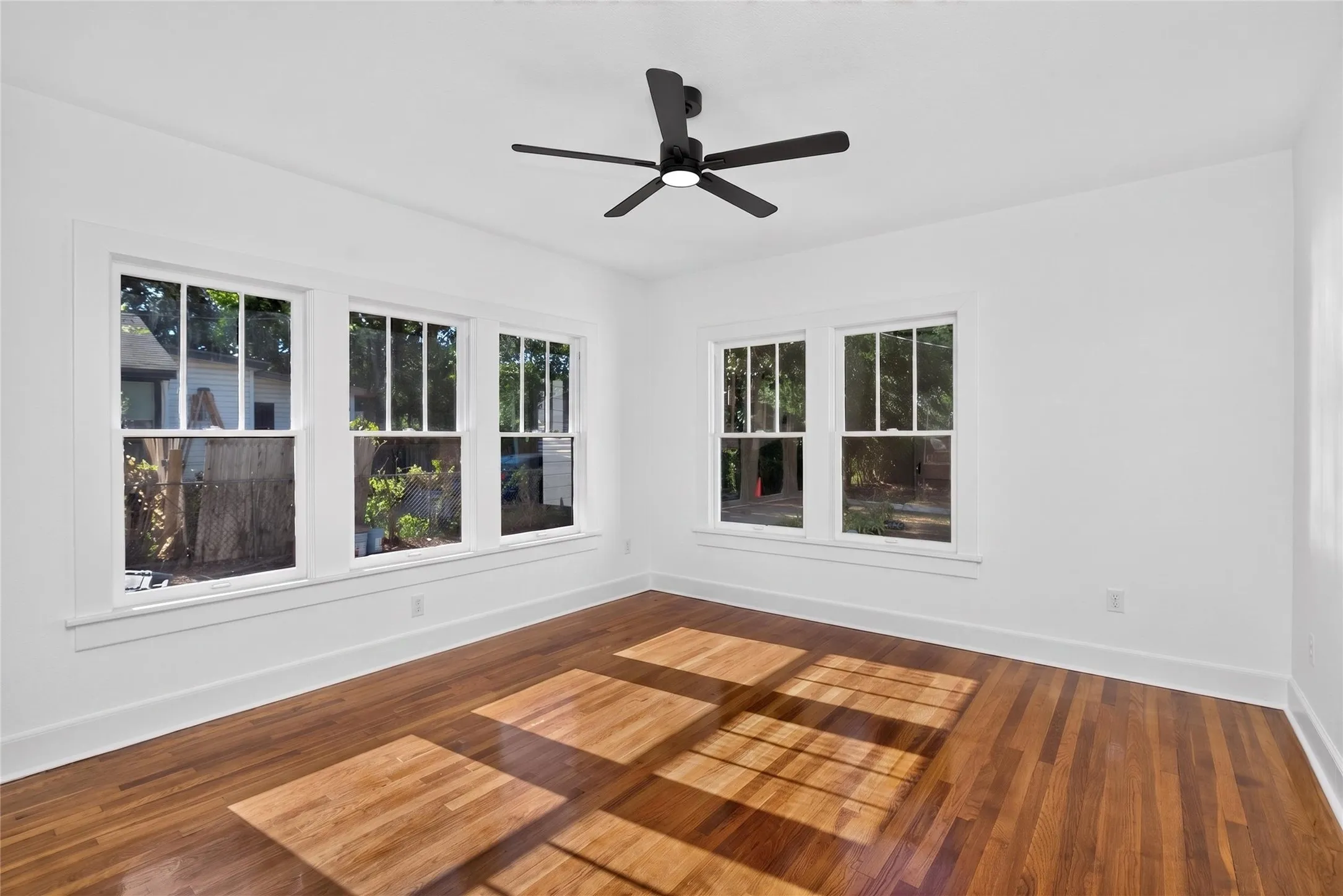 Single Family Residence For Sale in Tarrant County , 3410 Meadowbrook Drive, Fort Worth, Texas 76103, 3 Bedroom, 3 Bathroom, Garage spaces, 1,738 Sqft, built in 1926, mls#21328563, Real Estate Agent in Fort Worth, Homes For Sale in Tarrant county, Homes For Sale in Fort Worth, Realtor in Fort Worth Texas, Real Estate Brokerage Independent Realty Texas, Luminita Cordes Realtor