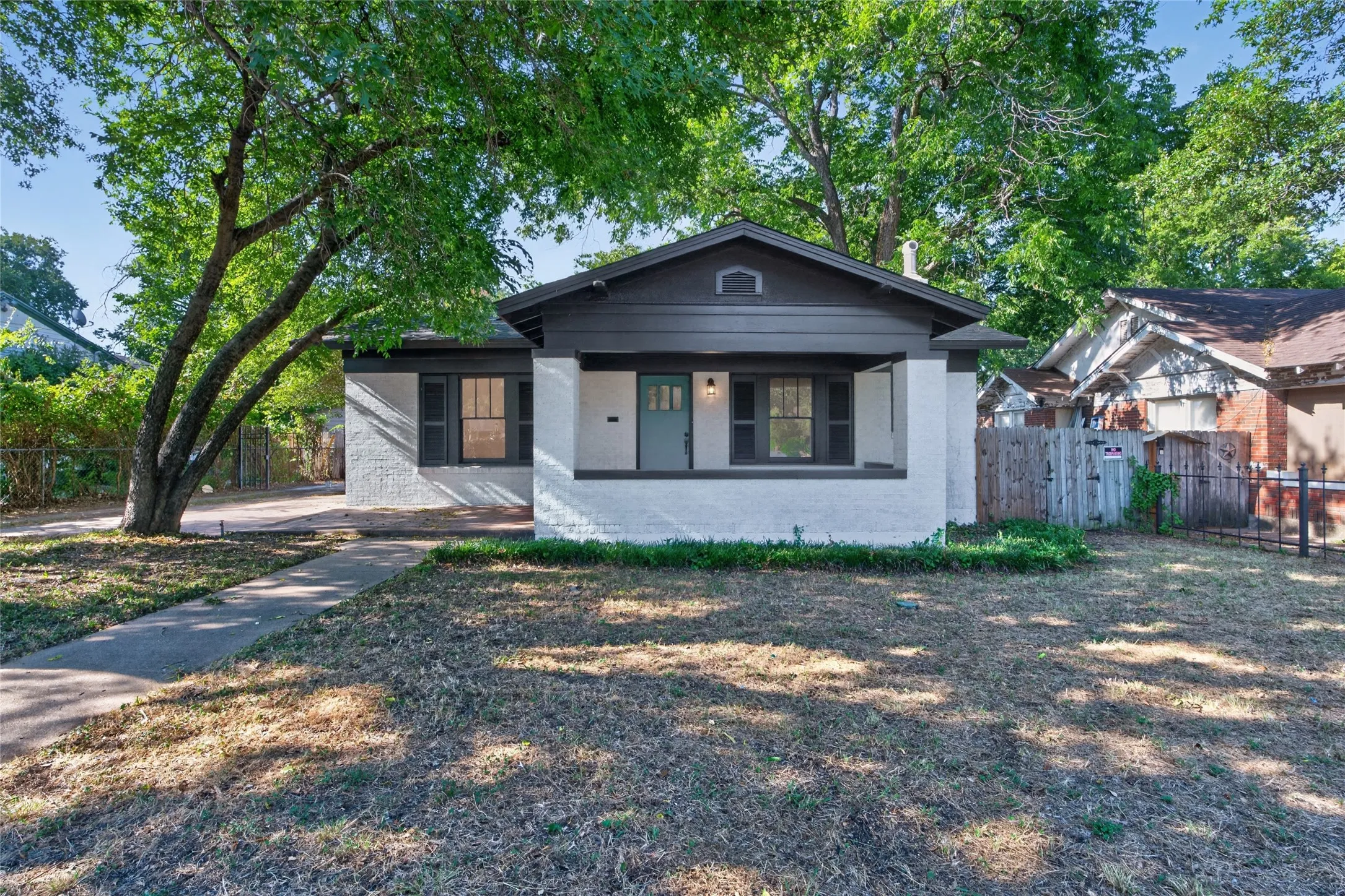 Single Family Residence For Sale in Tarrant County , 3410 Meadowbrook Drive, Fort Worth, Texas 76103, 3 Bedroom, 3 Bathroom, Garage spaces, 1,738 Sqft, built in 1926, mls#21328563, Real Estate Agent in Fort Worth, Homes For Sale in Tarrant county, Homes For Sale in Fort Worth, Realtor in Fort Worth Texas, Real Estate Brokerage Independent Realty Texas, Luminita Cordes Realtor