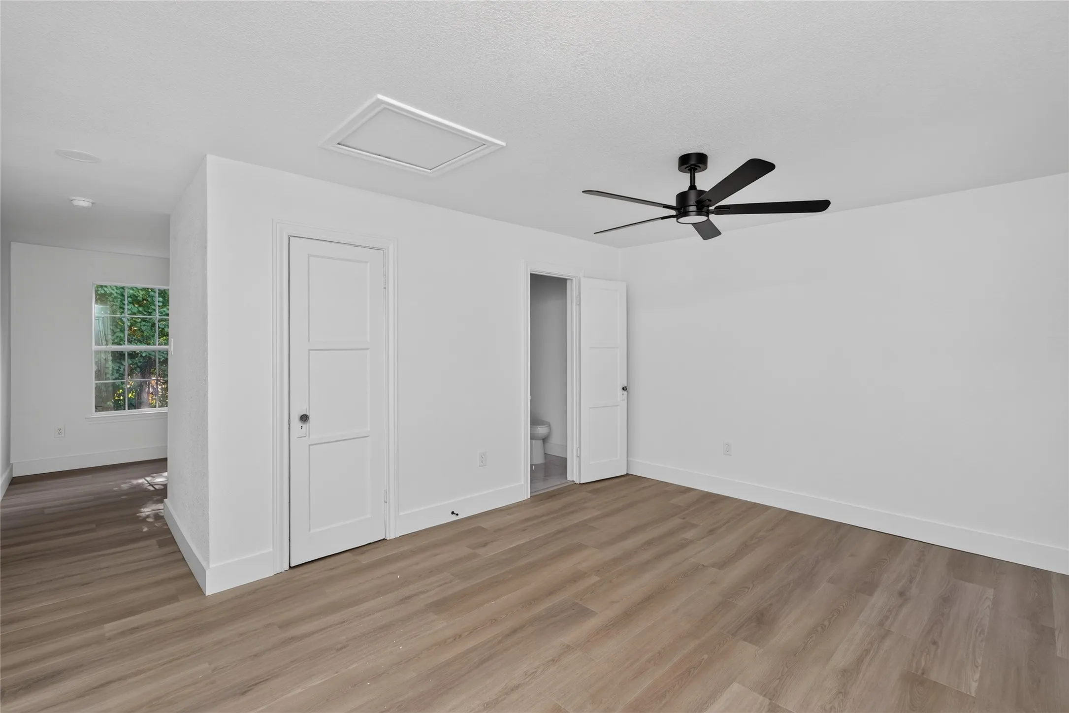 Single Family Residence For Sale in Tarrant County , 3410 Meadowbrook Drive, Fort Worth, Texas 76103, 3 Bedroom, 3 Bathroom, Garage spaces, 1,738 Sqft, built in 1926, mls#21328563, Real Estate Agent in Fort Worth, Homes For Sale in Tarrant county, Homes For Sale in Fort Worth, Realtor in Fort Worth Texas, Real Estate Brokerage Independent Realty Texas, Luminita Cordes Realtor