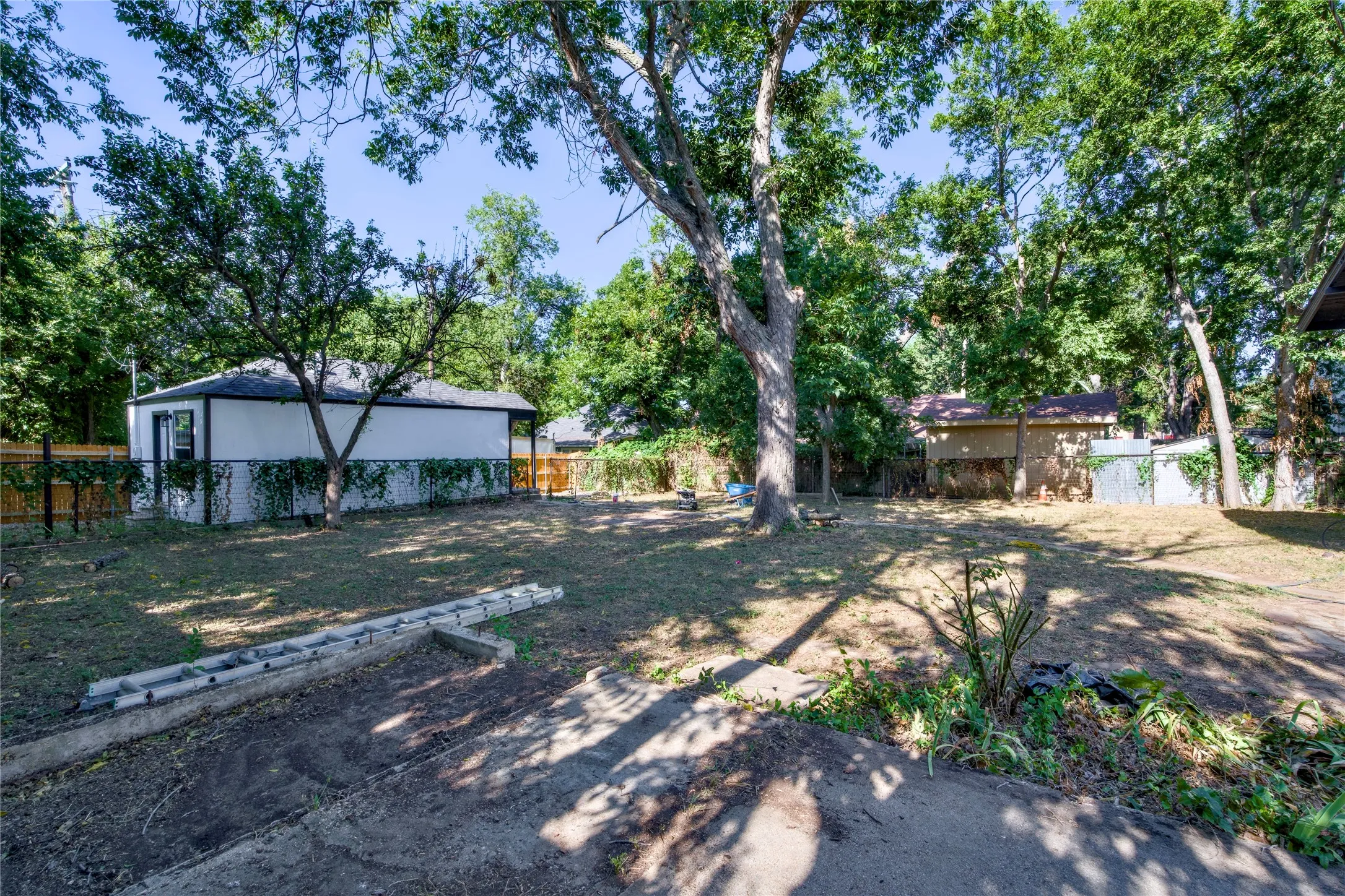 Single Family Residence For Sale in Tarrant County , 3410 Meadowbrook Drive, Fort Worth, Texas 76103, 3 Bedroom, 3 Bathroom, Garage spaces, 1,738 Sqft, built in 1926, mls#21328563, Real Estate Agent in Fort Worth, Homes For Sale in Tarrant county, Homes For Sale in Fort Worth, Realtor in Fort Worth Texas, Real Estate Brokerage Independent Realty Texas, Luminita Cordes Realtor