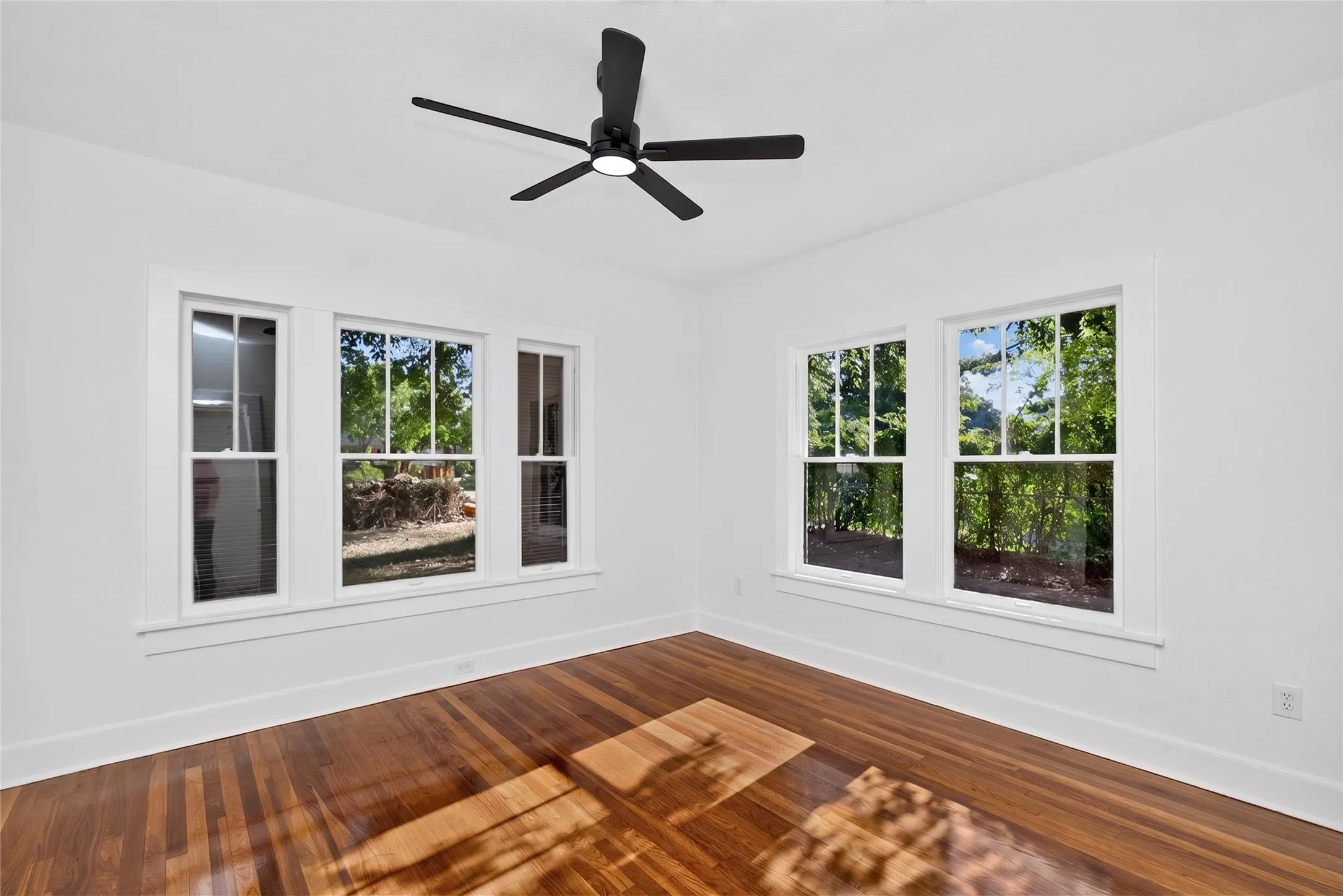 Single Family Residence For Sale in Tarrant County , 3410 Meadowbrook Drive, Fort Worth, Texas 76103, 3 Bedroom, 3 Bathroom, Garage spaces, 1,738 Sqft, built in 1926, mls#21328563, Real Estate Agent in Fort Worth, Homes For Sale in Tarrant county, Homes For Sale in Fort Worth, Realtor in Fort Worth Texas, Real Estate Brokerage Independent Realty Texas, Luminita Cordes Realtor