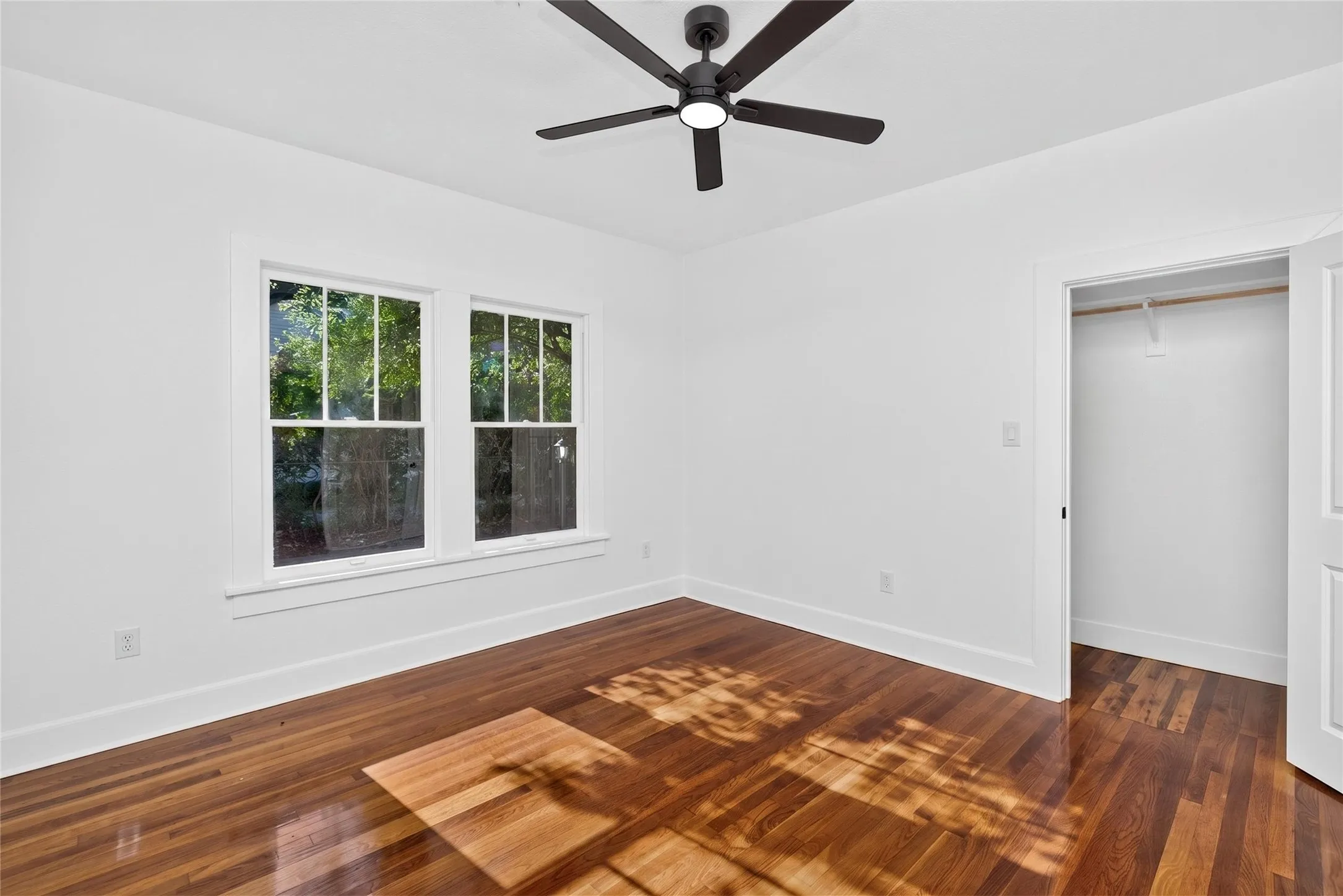 Single Family Residence For Sale in Tarrant County , 3410 Meadowbrook Drive, Fort Worth, Texas 76103, 3 Bedroom, 3 Bathroom, Garage spaces, 1,738 Sqft, built in 1926, mls#21328563, Real Estate Agent in Fort Worth, Homes For Sale in Tarrant county, Homes For Sale in Fort Worth, Realtor in Fort Worth Texas, Real Estate Brokerage Independent Realty Texas, Luminita Cordes Realtor
