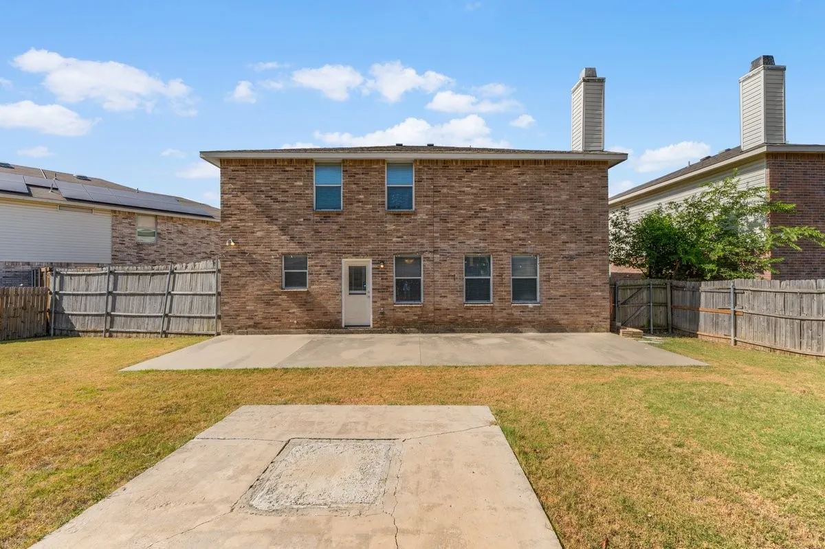 Single Family Residence For Sale in Denton County , 1741 Baxter Springs Drive, Fort Worth, Texas 76247, 3 Bedroom, 3 Bathroom, 2 Garage spaces, 2,318 Sqft, built in 2004, mls#21328717, Real Estate Agent in Fort Worth, Homes For Sale in Denton county, Homes For Sale in Fort Worth, Realtor in Fort Worth Texas, Real Estate Brokerage Independent Realty Texas, Luminita Cordes Realtor
