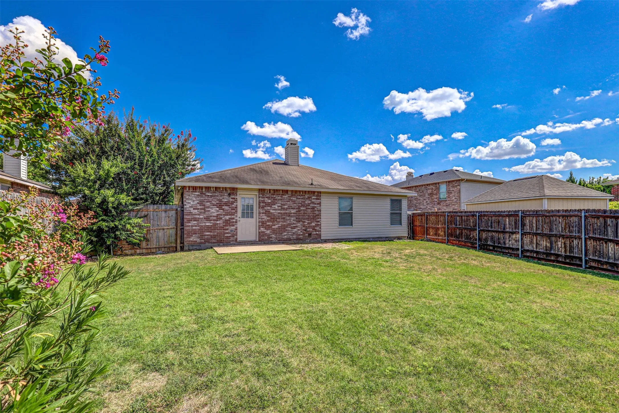 Single Family Residence For Sale in Tarrant County , 520 Brasenose Street, Fort Worth, Texas 76036, 3 Bedroom, 2 Bathroom, 2 Garage spaces, 1,520 Sqft, built in 2003, mls#21327775, Real Estate Agent in Fort Worth, Homes For Sale in Tarrant county, Homes For Sale in Fort Worth, Realtor in Fort Worth Texas, Real Estate Brokerage Independent Realty Texas, Luminita Cordes Realtor