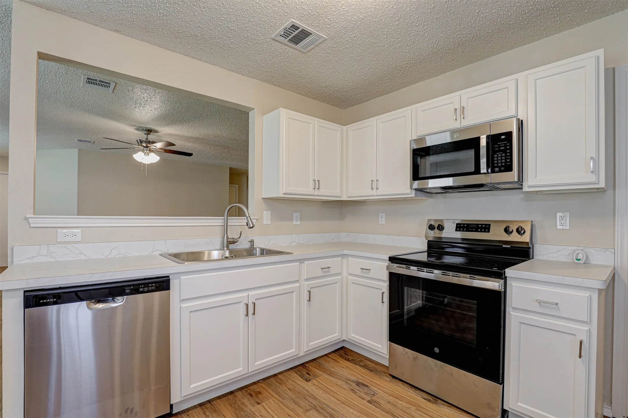 Everything sparkles in this kitchen