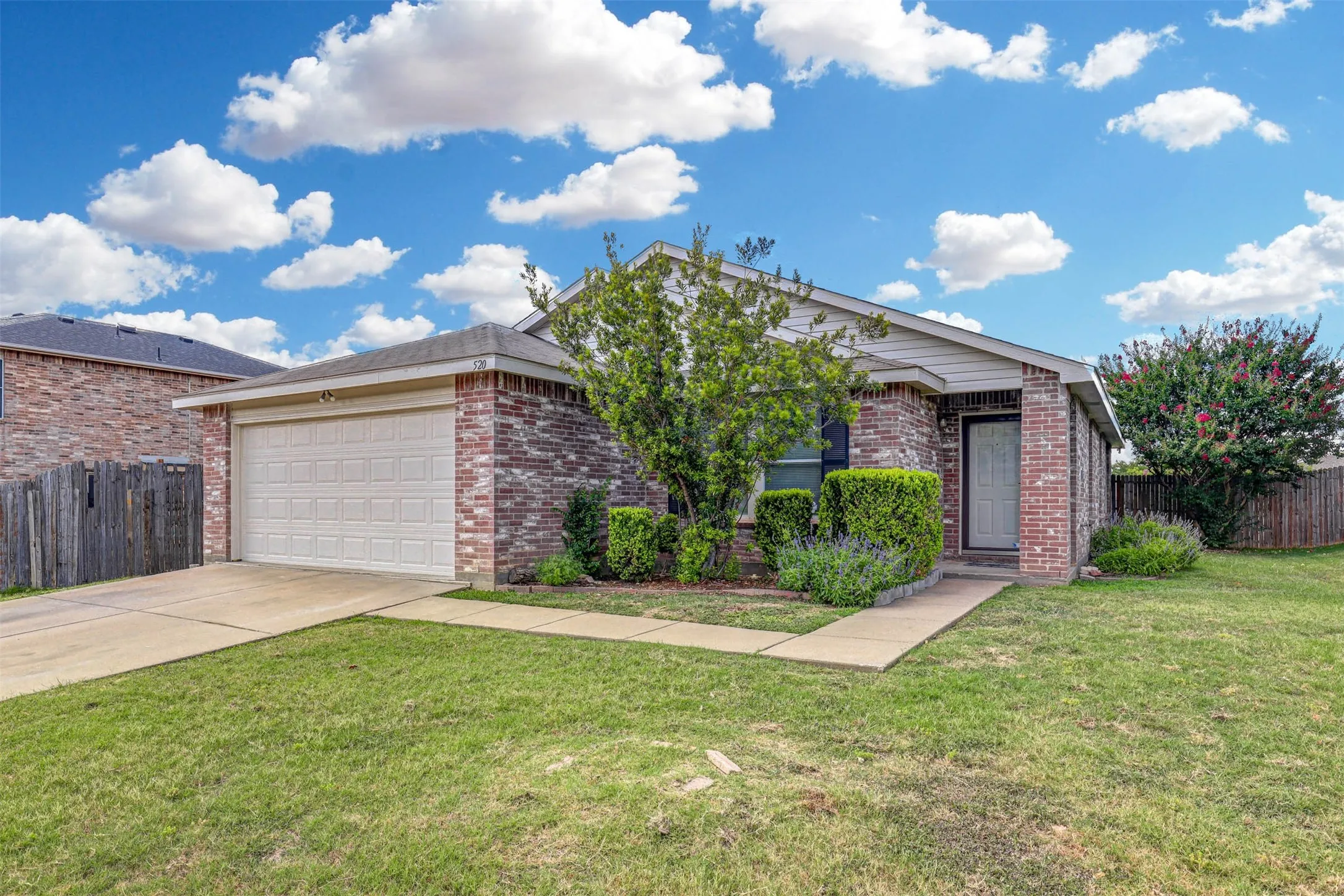 Single Family Residence For Sale in Tarrant County , 520 Brasenose Street, Fort Worth, Texas 76036, 3 Bedroom, 2 Bathroom, 2 Garage spaces, 1,520 Sqft, built in 2003, mls#21327775, Real Estate Agent in Fort Worth, Homes For Sale in Tarrant county, Homes For Sale in Fort Worth, Realtor in Fort Worth Texas, Real Estate Brokerage Independent Realty Texas, Luminita Cordes Realtor