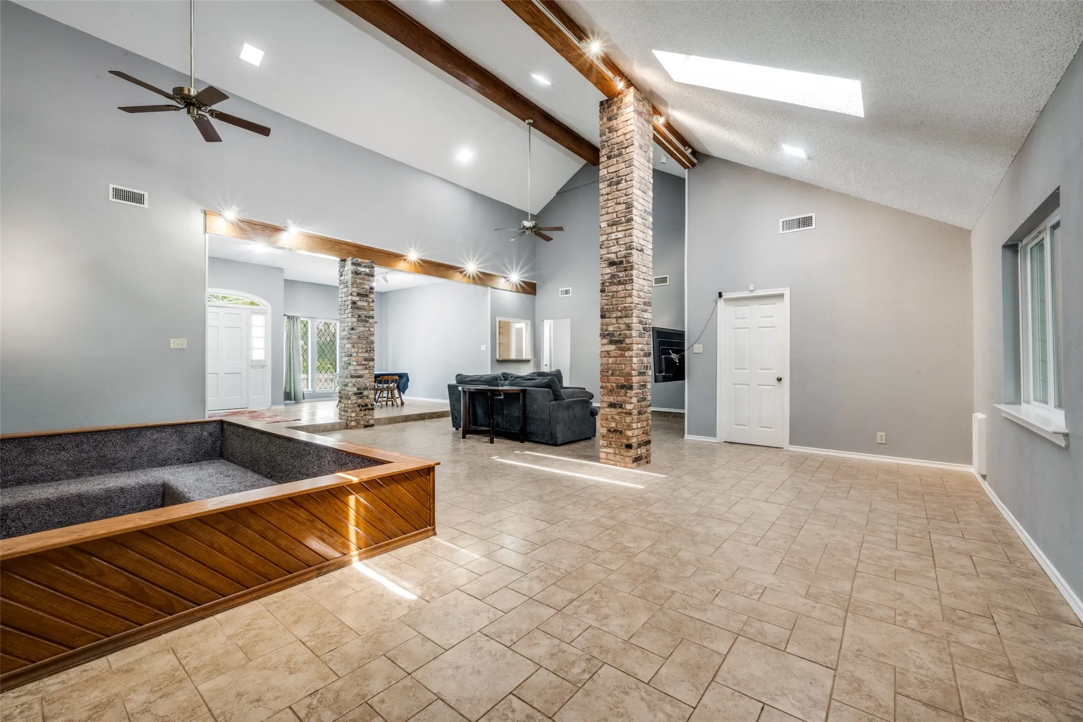 Single Family Residence For Sale in Denton County , 2144 Savannah Trail, Denton, Texas 76205, 3 Bedroom, 3 Bathroom, 2 Garage spaces, 2,709 Sqft, built in 1981, mls#21328251, Real Estate Agent in Denton, Homes For Sale in Denton county, Homes For Sale in Denton, Realtor in Denton Texas, Real Estate Brokerage Independent Realty Texas, Luminita Cordes Realtor