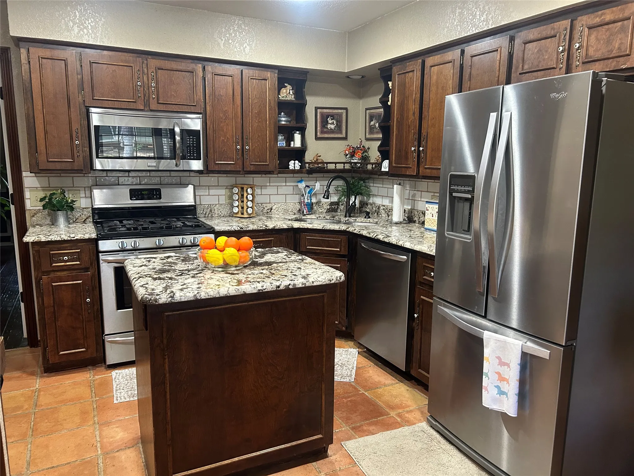 Single Family Residence For Sale in Tarrant County , 304 Paloverde Lane, Fort Worth, Texas 76112, 4 Bedroom, 3 Bathroom, 2 Garage spaces, 3,015 Sqft, built in 1976, mls#21328724, Real Estate Agent in Fort Worth, Homes For Sale in Tarrant county, Homes For Sale in Fort Worth, Realtor in Fort Worth Texas, Real Estate Brokerage Independent Realty Texas, Luminita Cordes Realtor