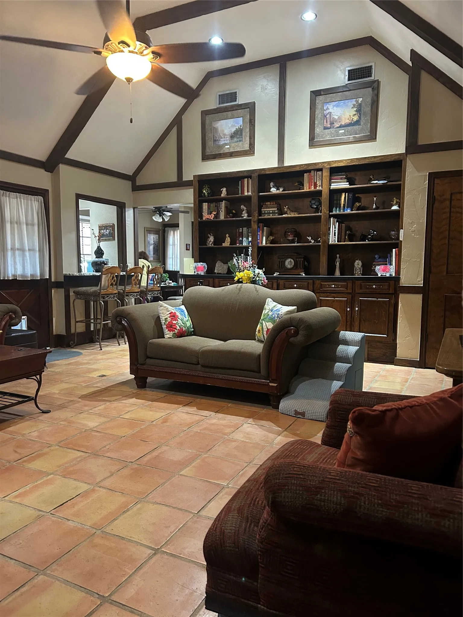 Single Family Residence For Sale in Tarrant County , 304 Paloverde Lane, Fort Worth, Texas 76112, 4 Bedroom, 3 Bathroom, 2 Garage spaces, 3,015 Sqft, built in 1976, mls#21328724, Real Estate Agent in Fort Worth, Homes For Sale in Tarrant county, Homes For Sale in Fort Worth, Realtor in Fort Worth Texas, Real Estate Brokerage Independent Realty Texas, Luminita Cordes Realtor