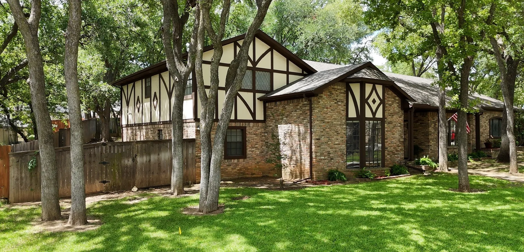 Single Family Residence For Sale in Tarrant County , 304 Paloverde Lane, Fort Worth, Texas 76112, 4 Bedroom, 3 Bathroom, 2 Garage spaces, 3,015 Sqft, built in 1976, mls#21328724, Real Estate Agent in Fort Worth, Homes For Sale in Tarrant county, Homes For Sale in Fort Worth, Realtor in Fort Worth Texas, Real Estate Brokerage Independent Realty Texas, Luminita Cordes Realtor